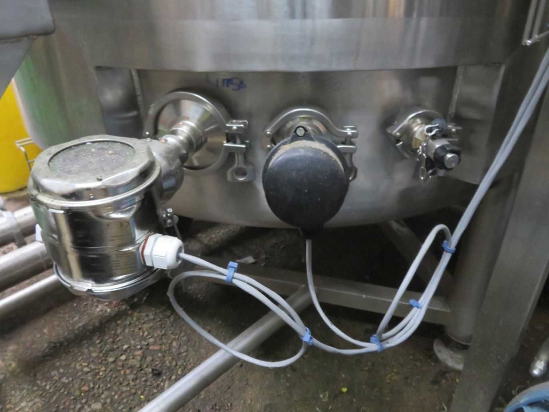 4 x pumps, 1000 litre process tank, valves and pip - Image 7 of 11