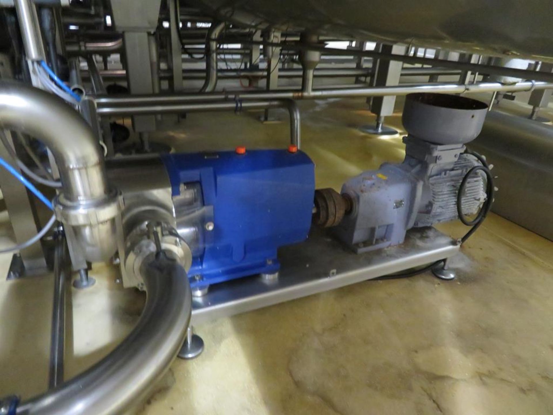 8 x horizontal stainless steel 22,500 litre cheese - Image 19 of 31