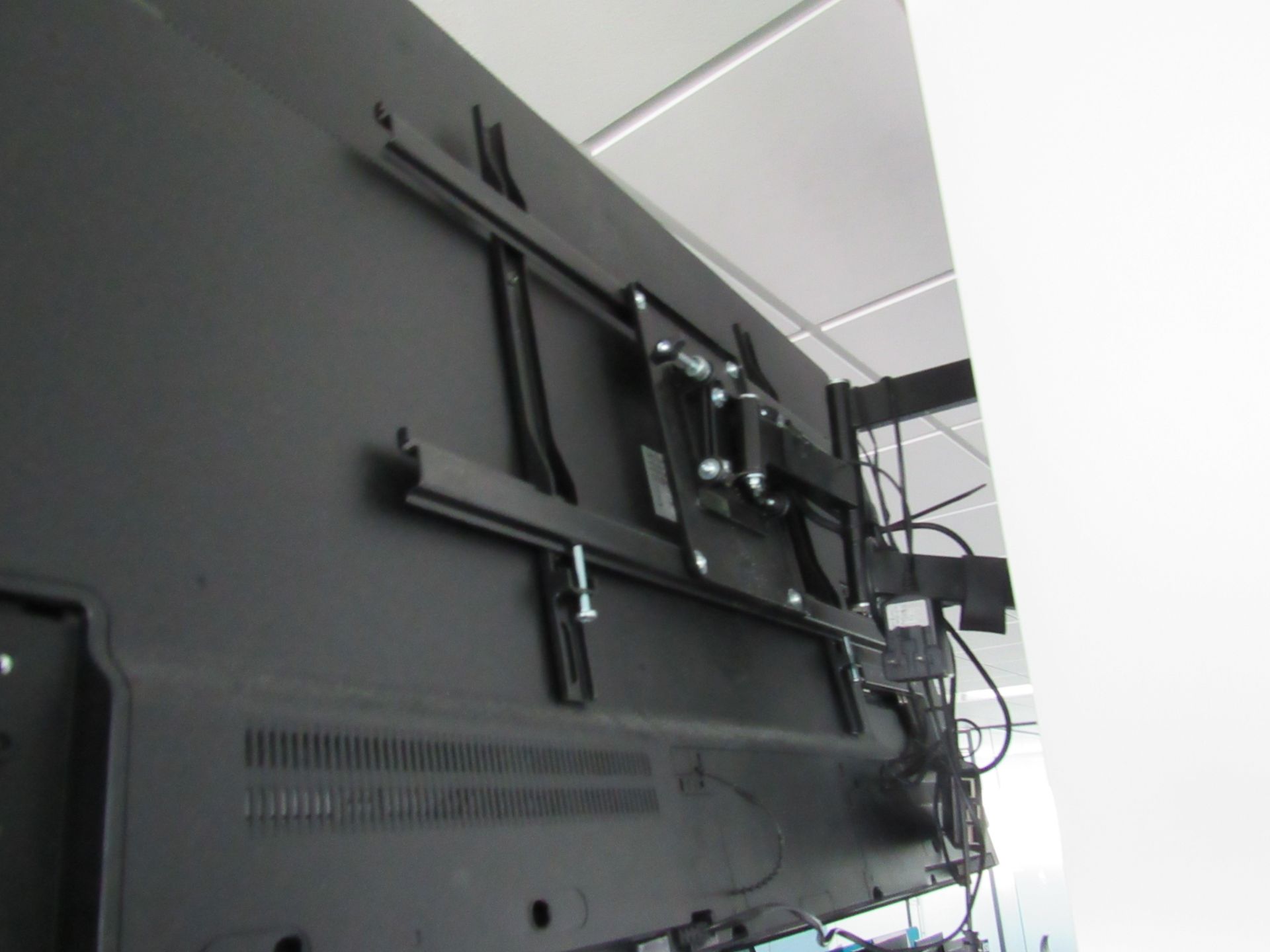 Techwood 55A04 USB 55in TV with Wall Mount - Image 3 of 3