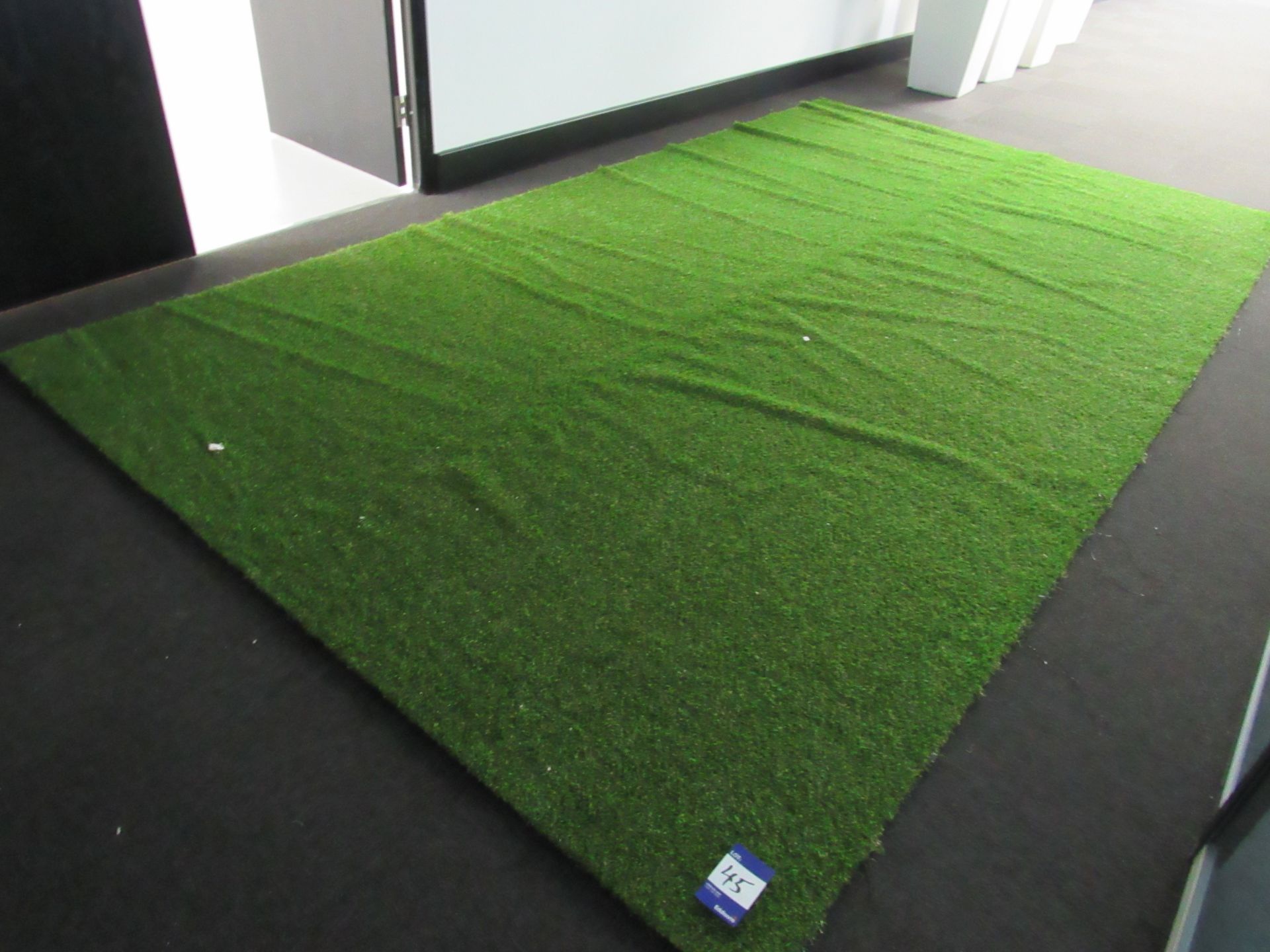 Artificial Grass Approx. 3m x 2.5m - Image 2 of 3