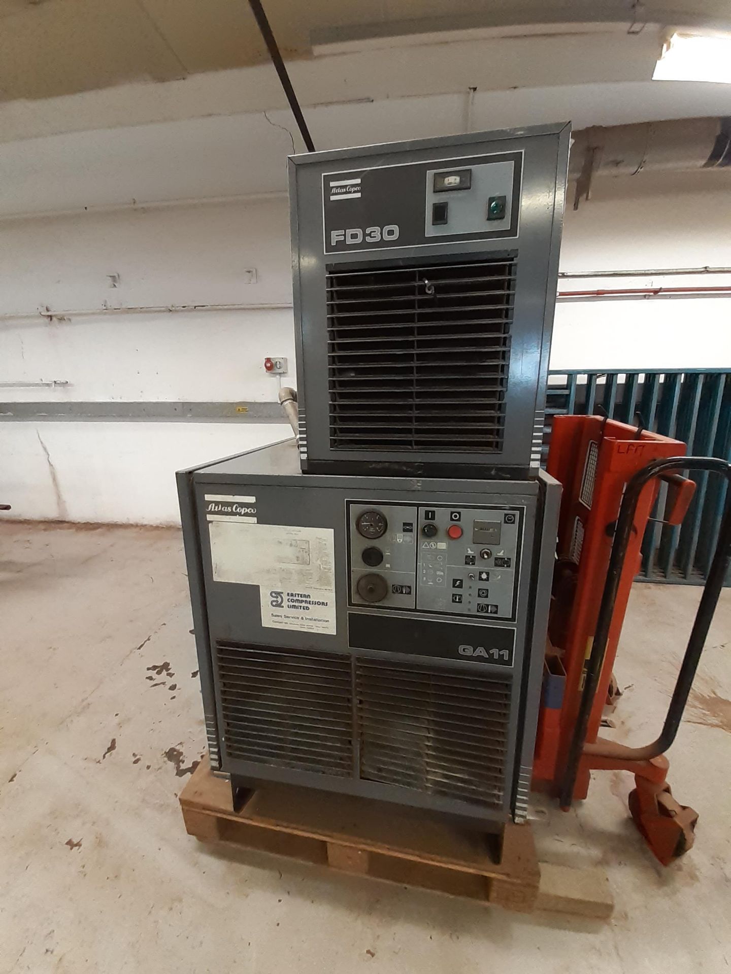 1993 Atla Copco GA11 Air Compressor with FD30 Air Dryer