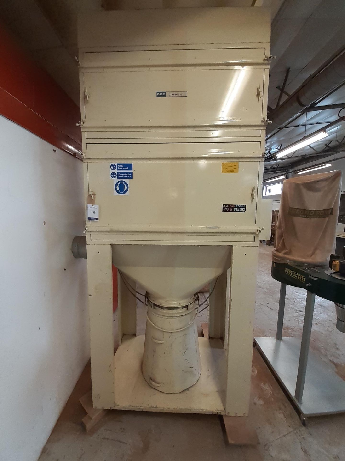 DCE Unimaster UMA 25465 Dust Extraction System/Autoshaker