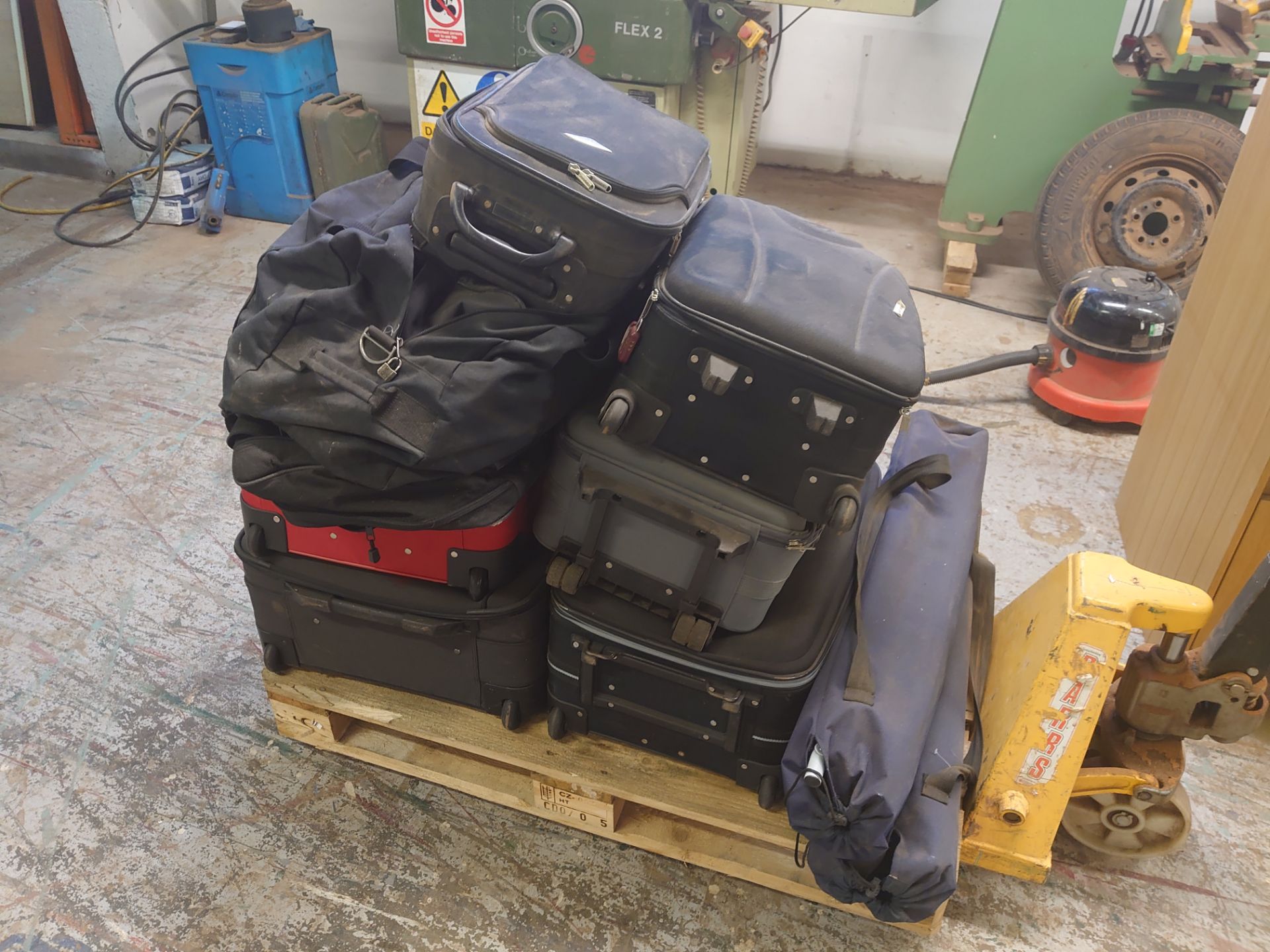 Pallet to contain qty of travel bags