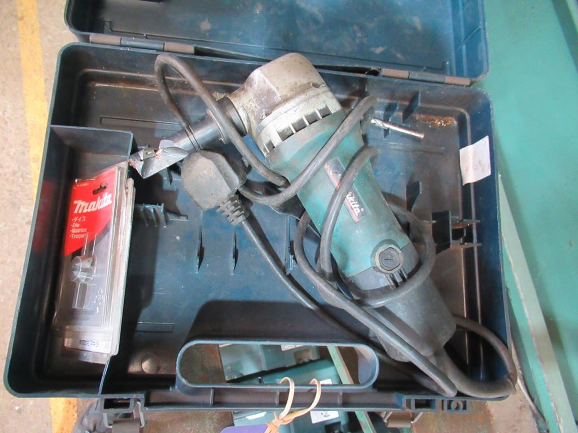 A Makita 240V Nibbler