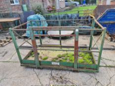 Personnel cage for forklift