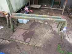 7 x metal trestles