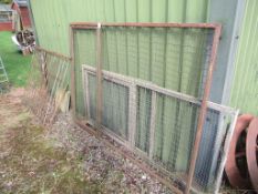 A metal animal/dog cage panel/door