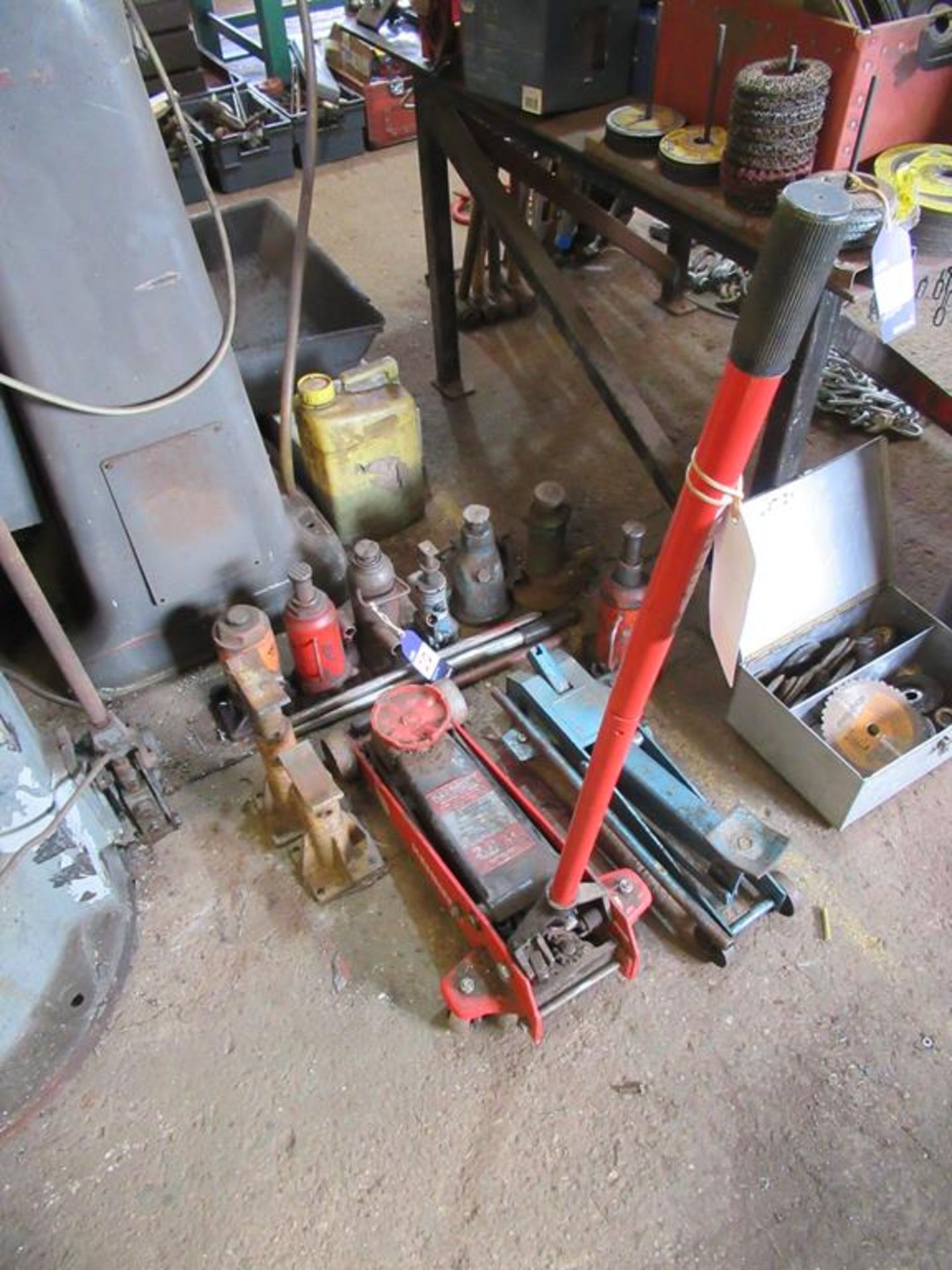 2 x trolley jacks, 7 x bottle jacks and 2 x axle stands