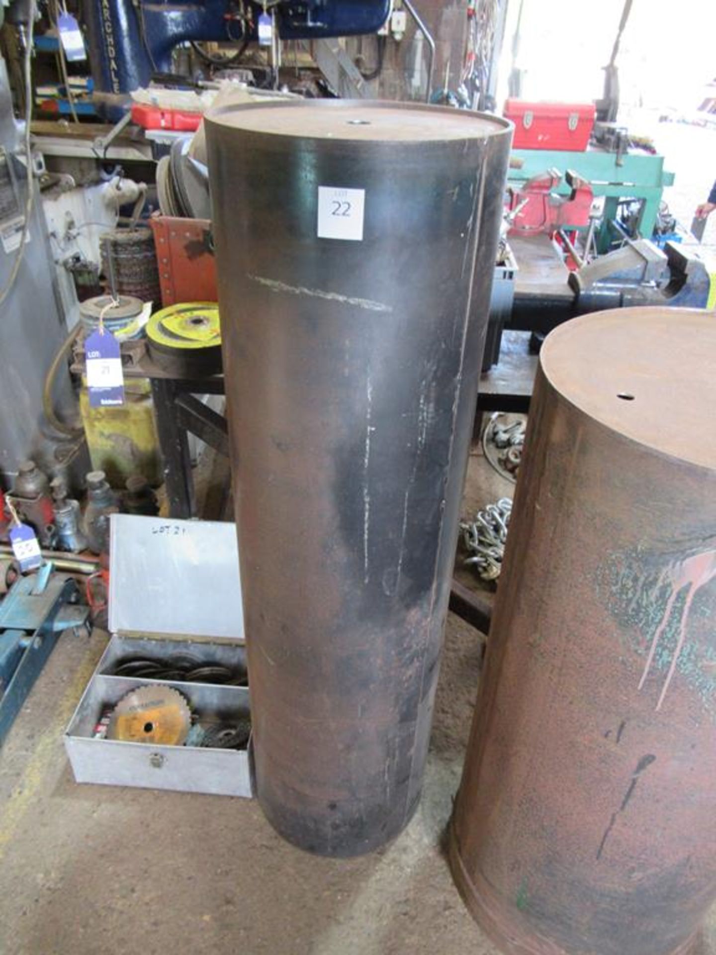 Steel roller drum 1260 x 350mm dia and a steel pedestal 1030 x 460mm dia - Image 2 of 3