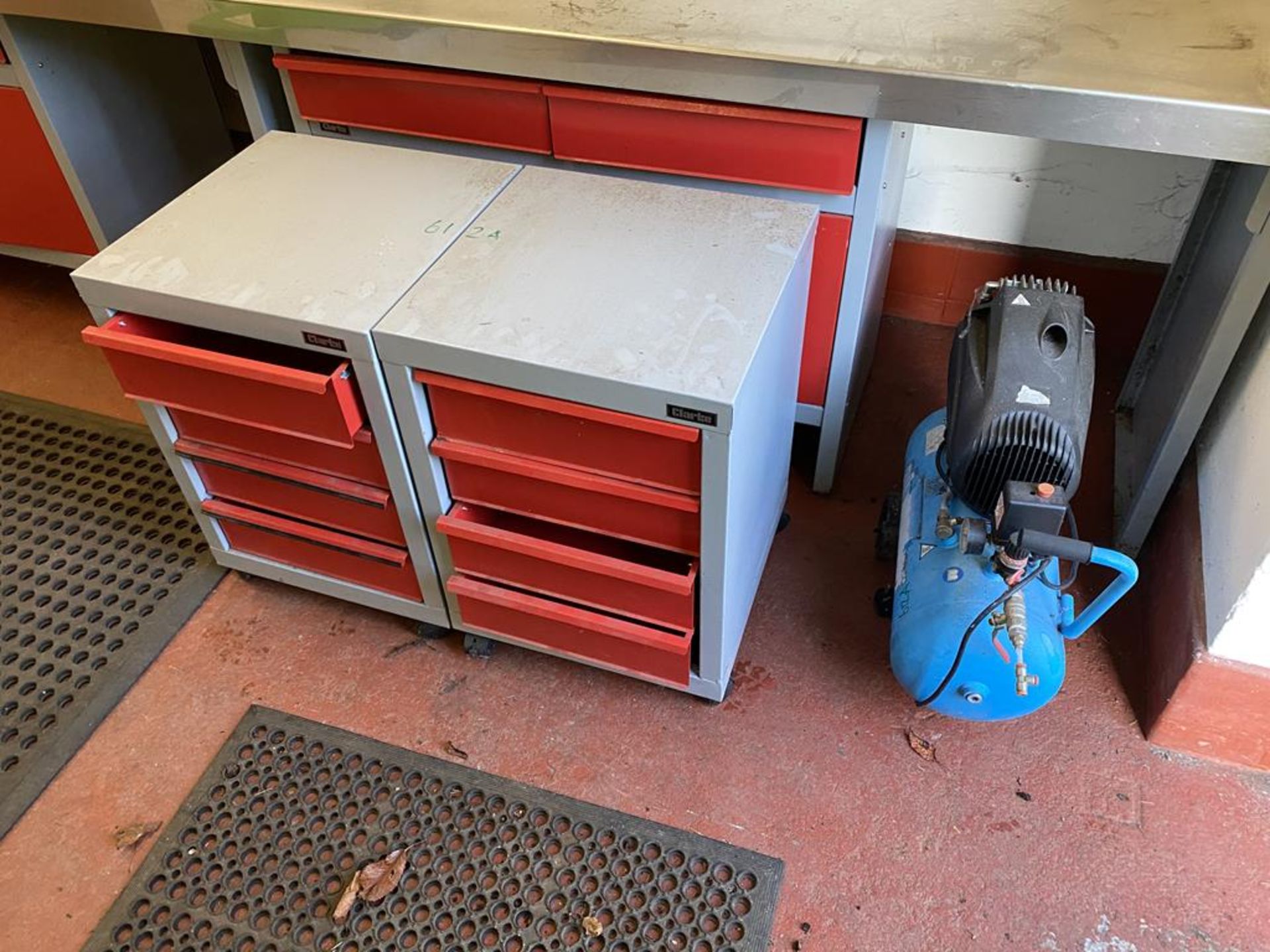 2 storage cabinets containing assorted tools, 2x Clarke mobile drawer units and a mini compressor - Image 5 of 7
