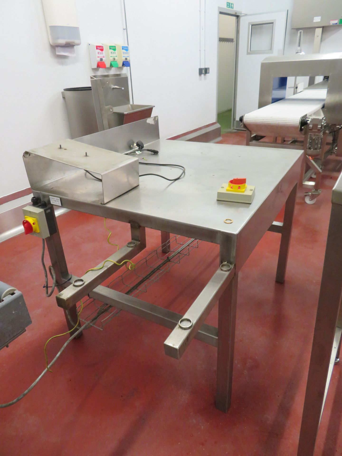 3 x SS Tables, 2 x Hygienox Angles workstations - Image 4 of 4