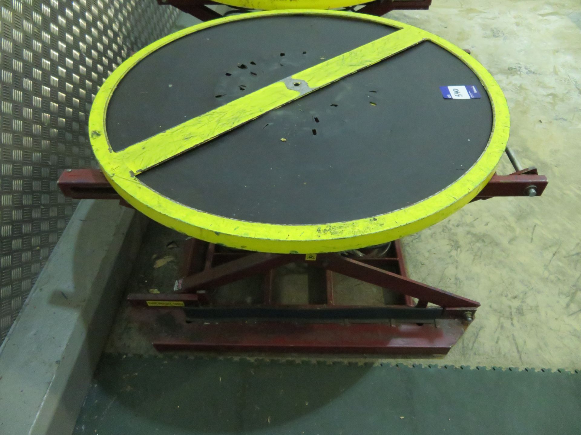 Spring loaded scissor lift with circular rotating pallet turn top - Image 3 of 4