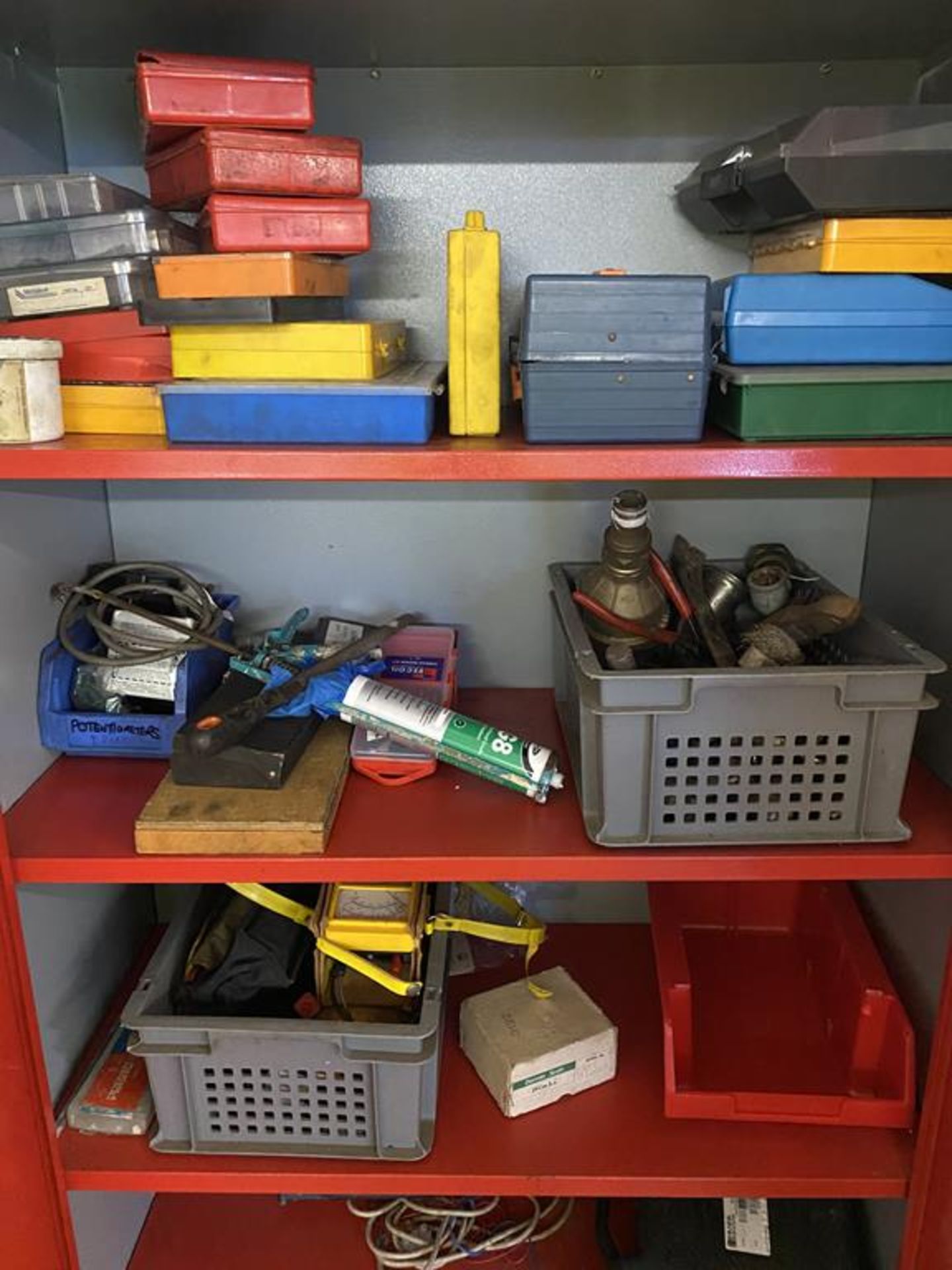 2 storage cabinets containing assorted tools, 2x Clarke mobile drawer units and a mini compressor - Image 3 of 7