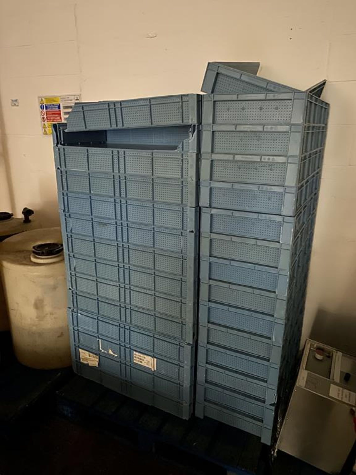 3x pallets of plastic trays 820 x 430 x 130mm - Image 3 of 3