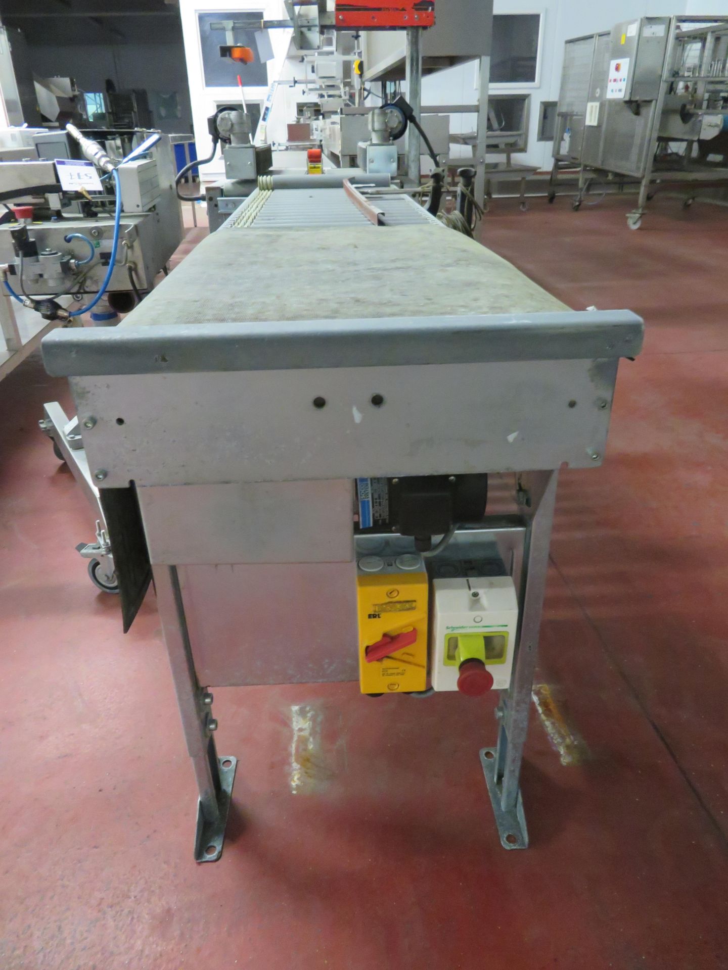 Soco Top & Bottom case sealer with Soco Gravity take off box conveyor - Image 4 of 5