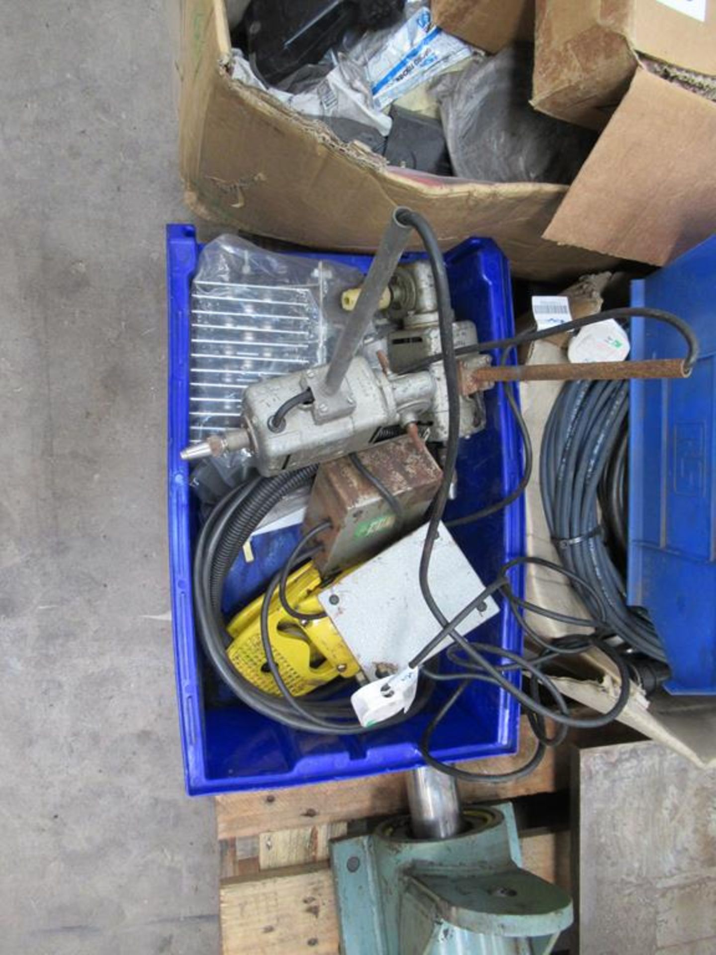 A Pallet to contain various Electricial Items etc - Image 3 of 4