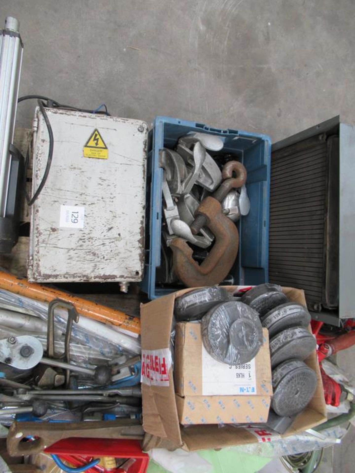 A Pallet to contain Valves, Mandles, Clamps etc - Image 2 of 4