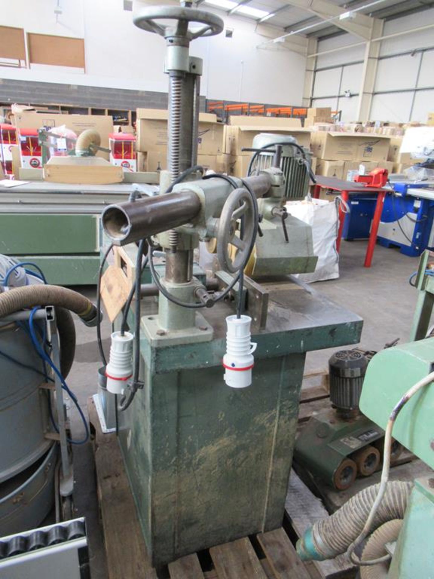 Wilson FV spindle moulder 3ph with Wadkin BLG8 power feed. - Image 8 of 10