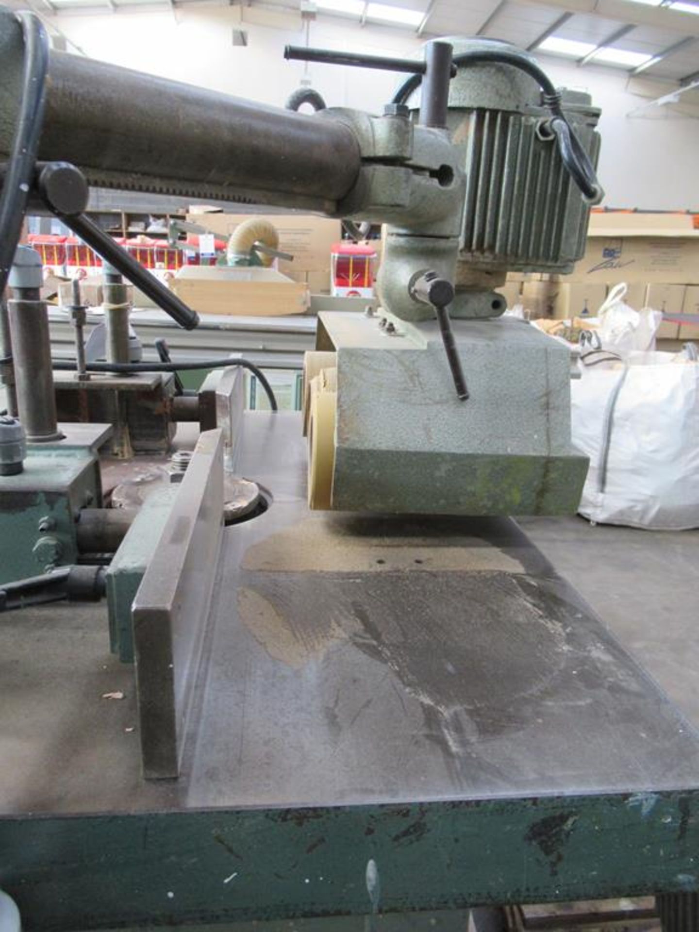 Wilson FV spindle moulder 3ph with Wadkin BLG8 power feed. - Image 9 of 10