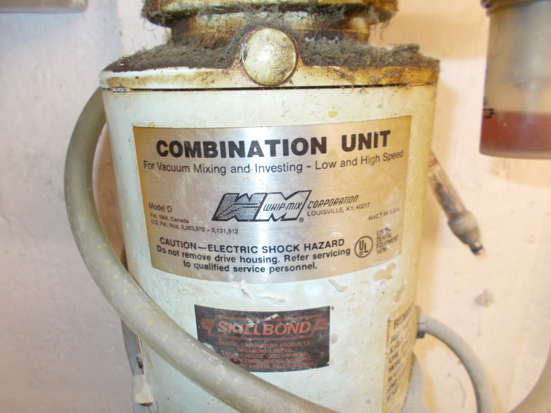 Whip Mix Combination vacuum unit (Purchaser’s responsibility to remove) - Image 2 of 2