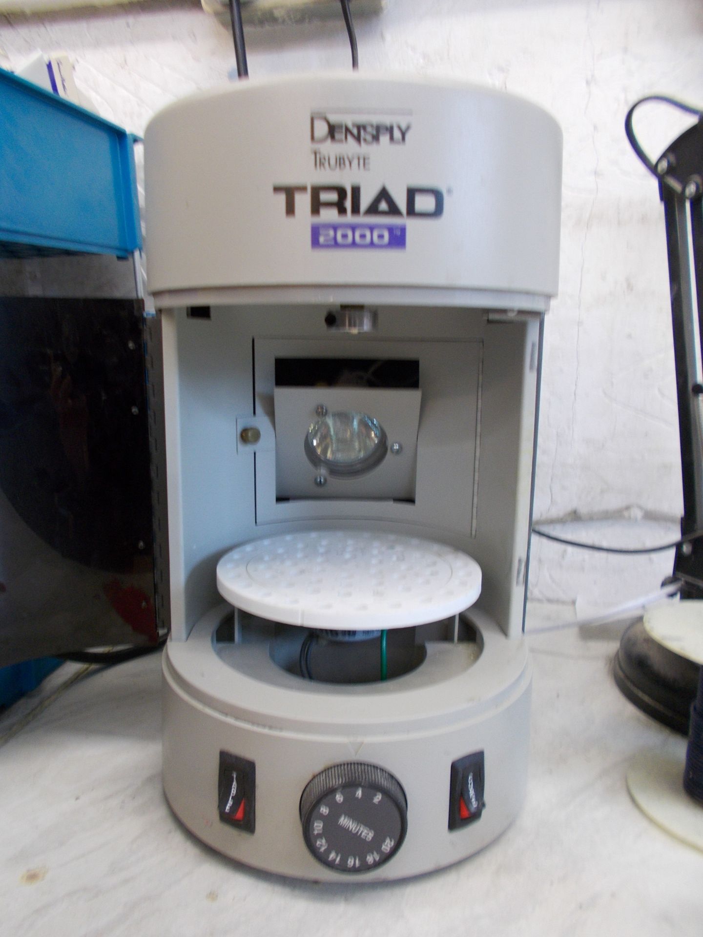 Dentsply Trubyte Triad 2000 Light Curing Box - Image 2 of 3