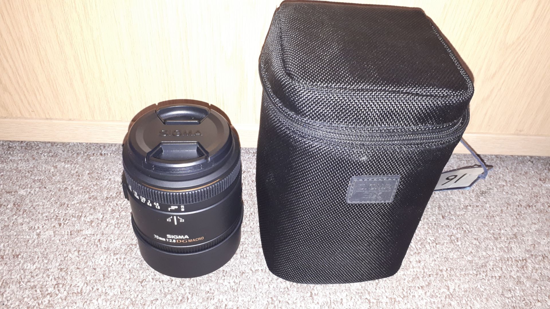 Sigma 70mm 1:2.8 DG Macro camera lens