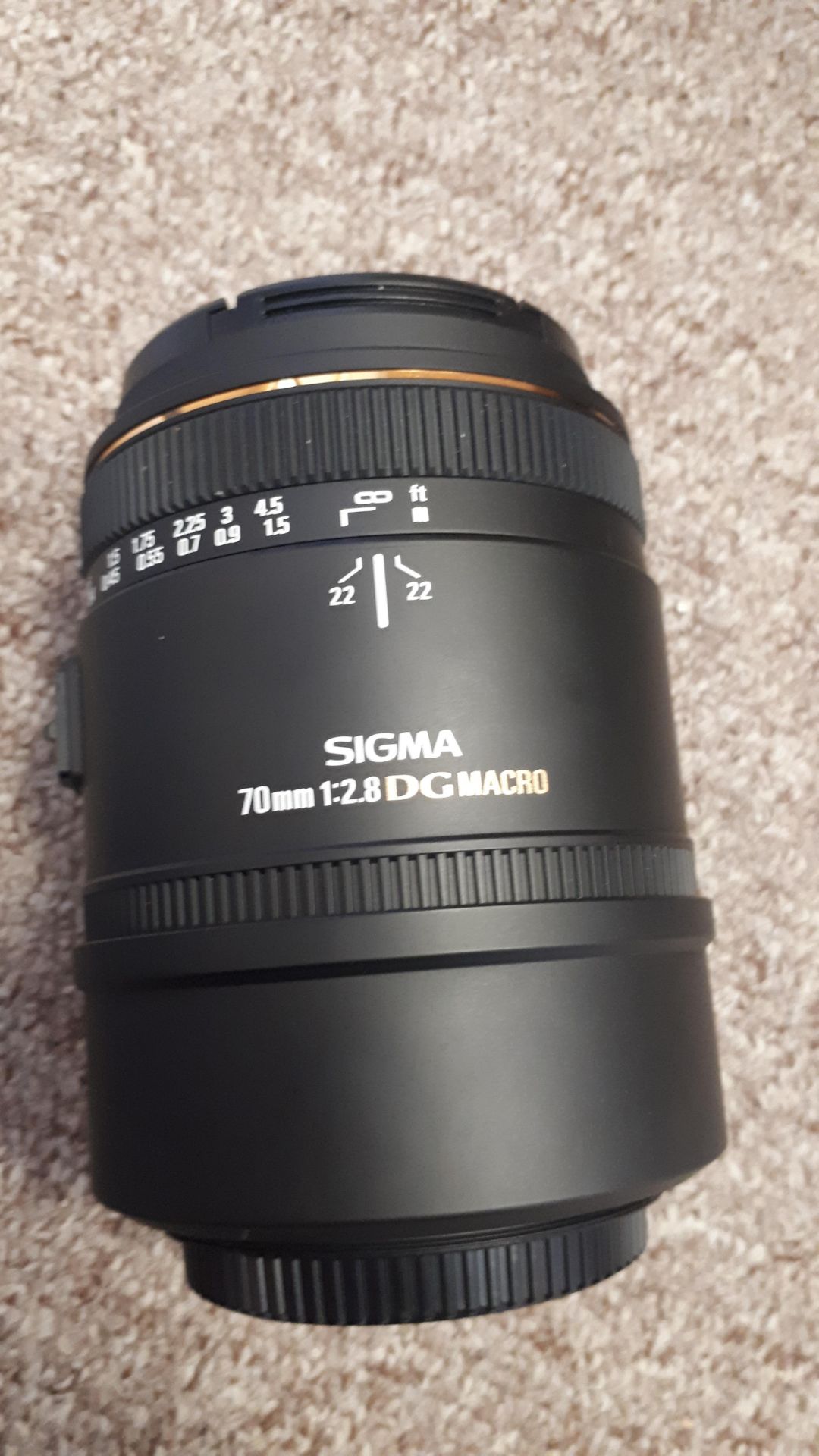 Sigma 70mm 1:2.8 DG Macro camera lens - Image 3 of 4