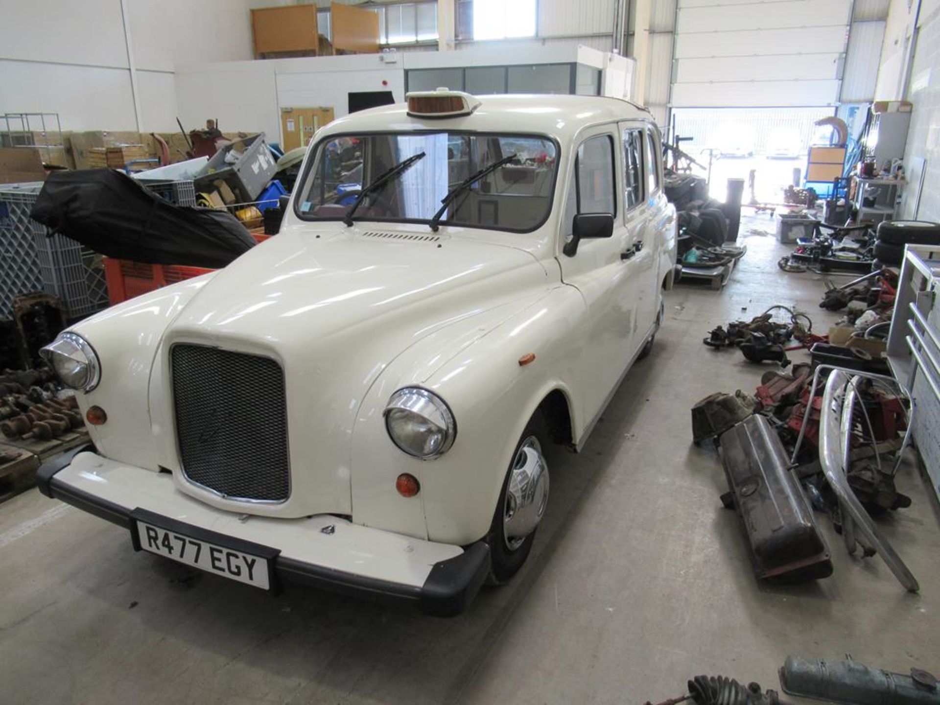 London Taxi 1997 with convertible roof. Reg R477 EGY. C/W V5 - Image 3 of 13