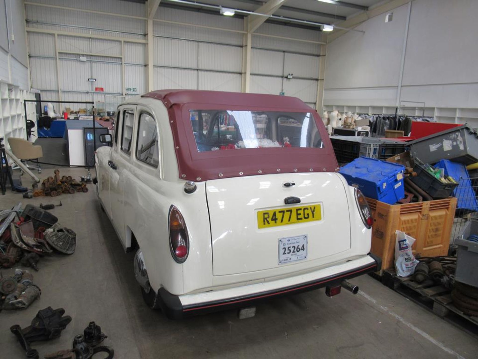 London Taxi 1997 with convertible roof. Reg R477 EGY. C/W V5 - Image 8 of 13