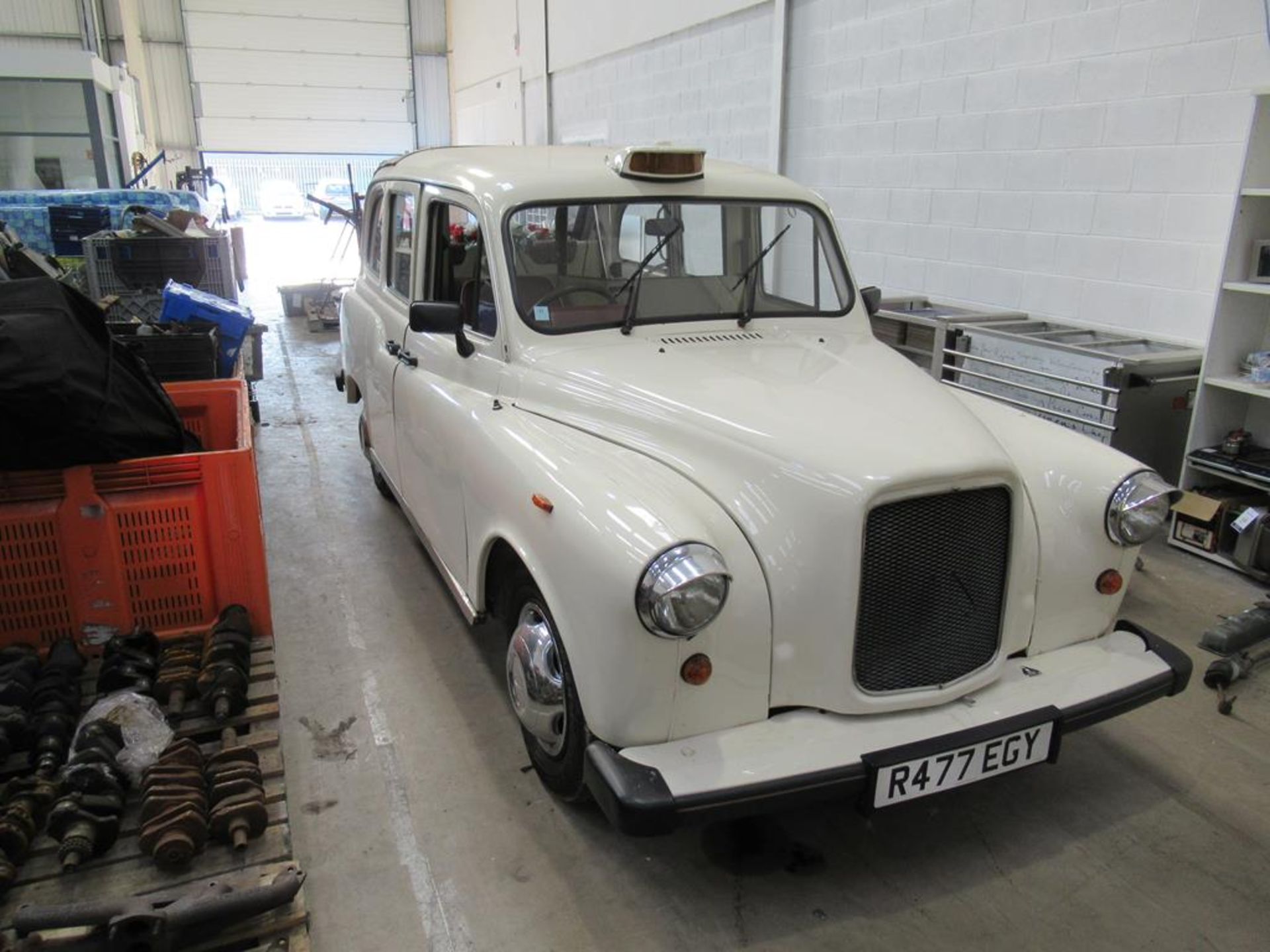 London Taxi 1997 with convertible roof. Reg R477 EGY. C/W V5 - Image 2 of 13