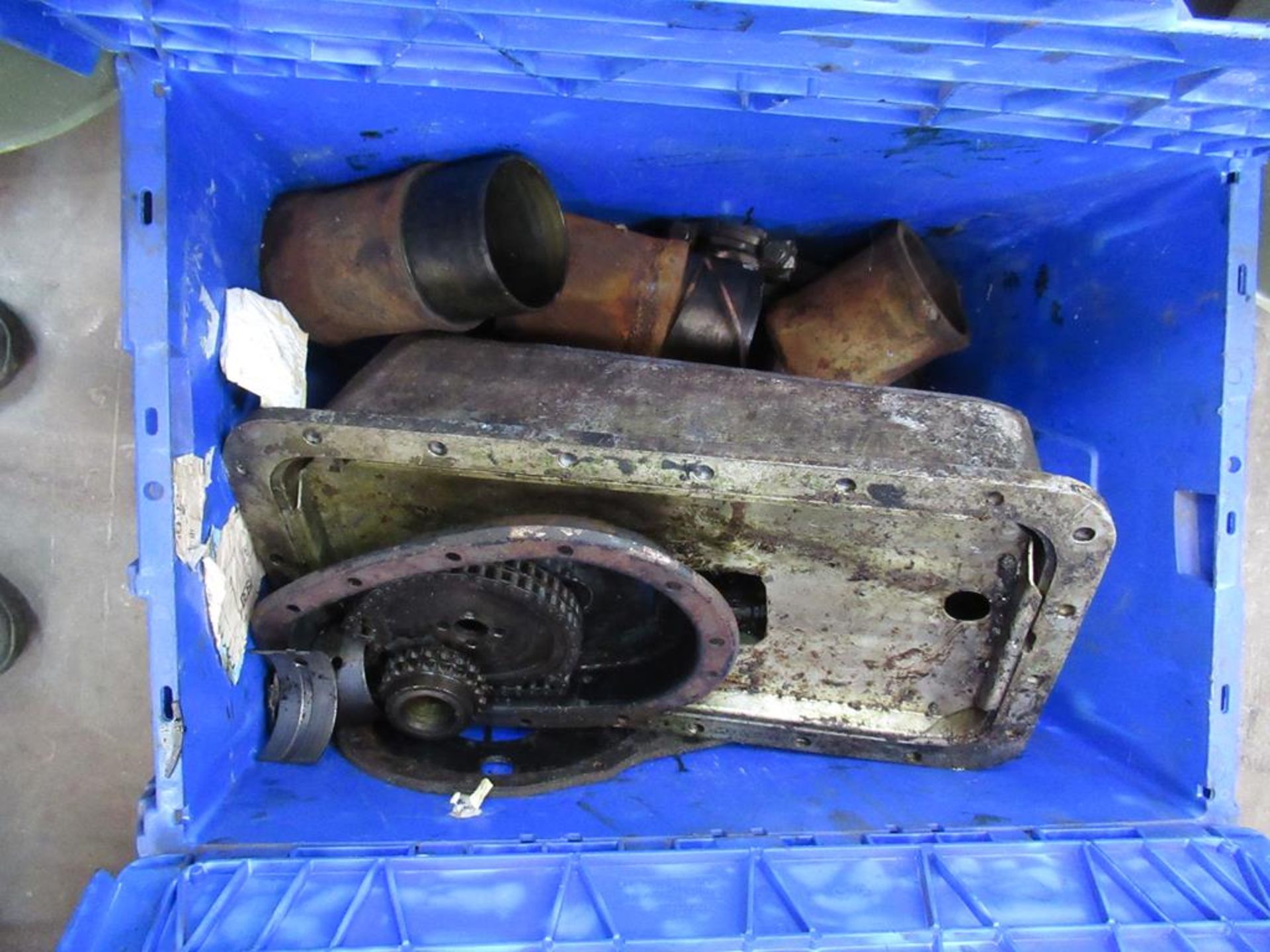 Triumph TR2 body shell/ rolling chassis reg. 200CMX and stripped engine parts - Image 7 of 13