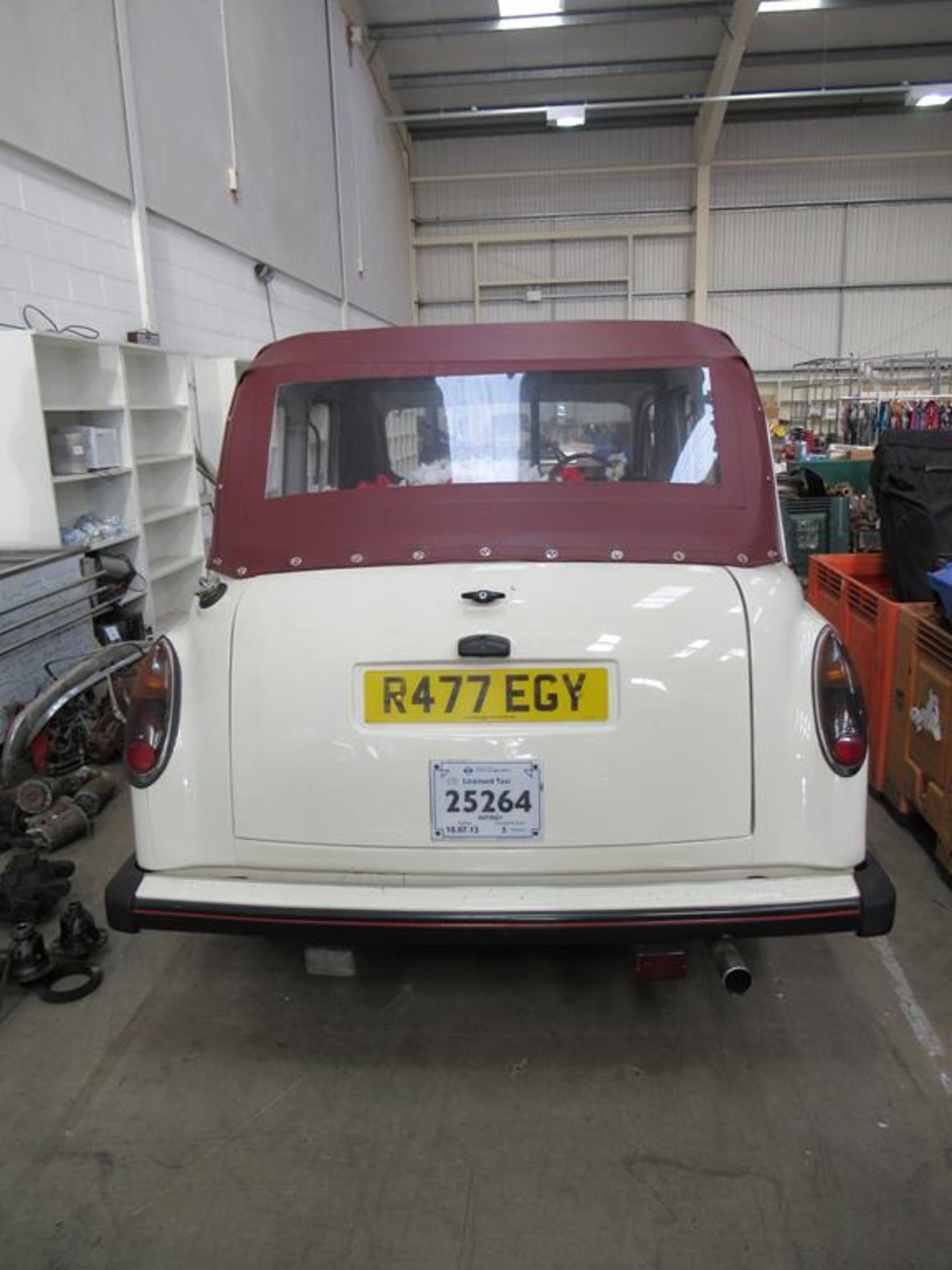 London Taxi 1997 with convertible roof. Reg R477 EGY. C/W V5 - Image 6 of 13