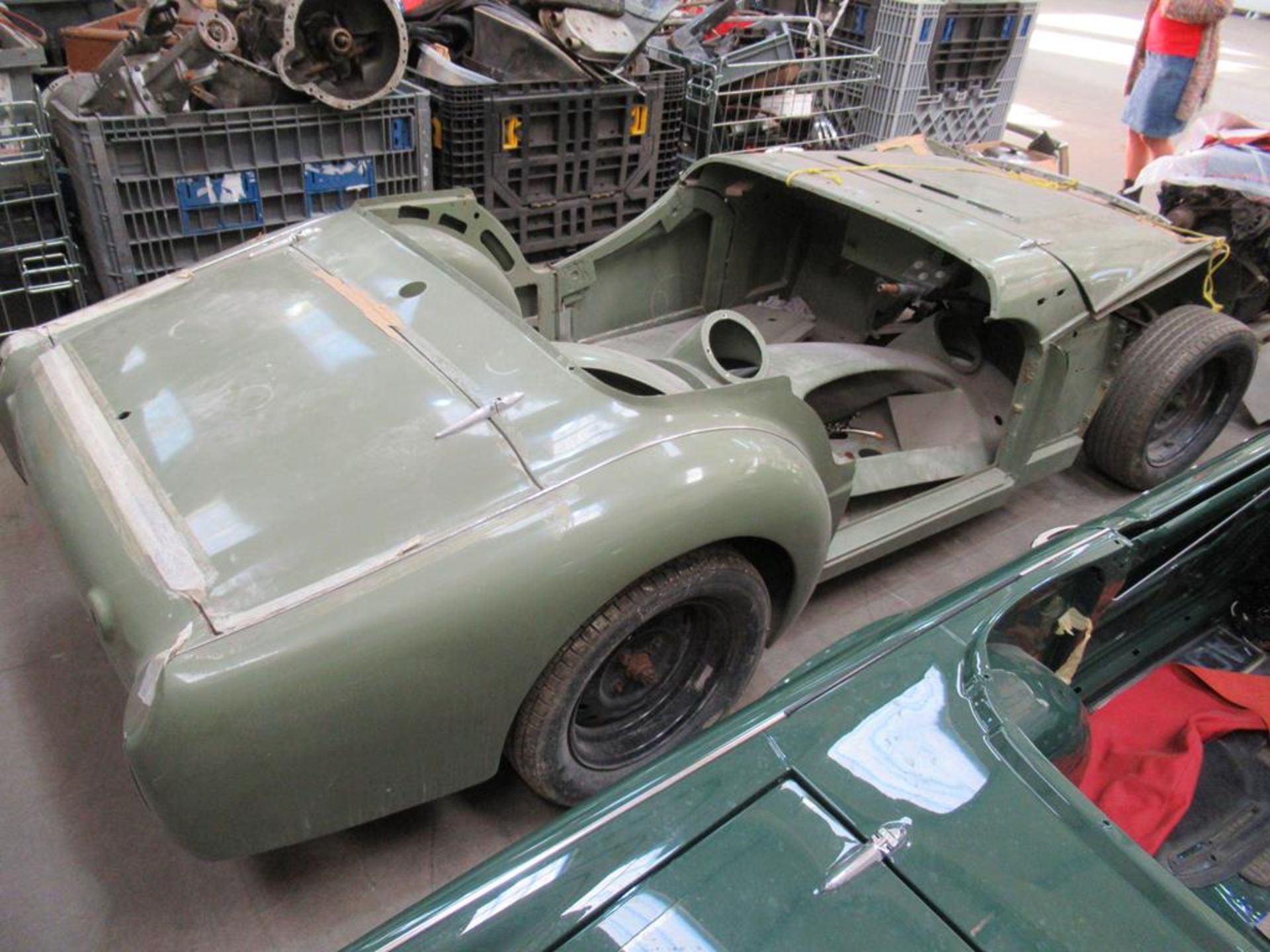 Triumph TR2 body shell/ rolling chassis reg. 200CMX and stripped engine parts - Image 6 of 13