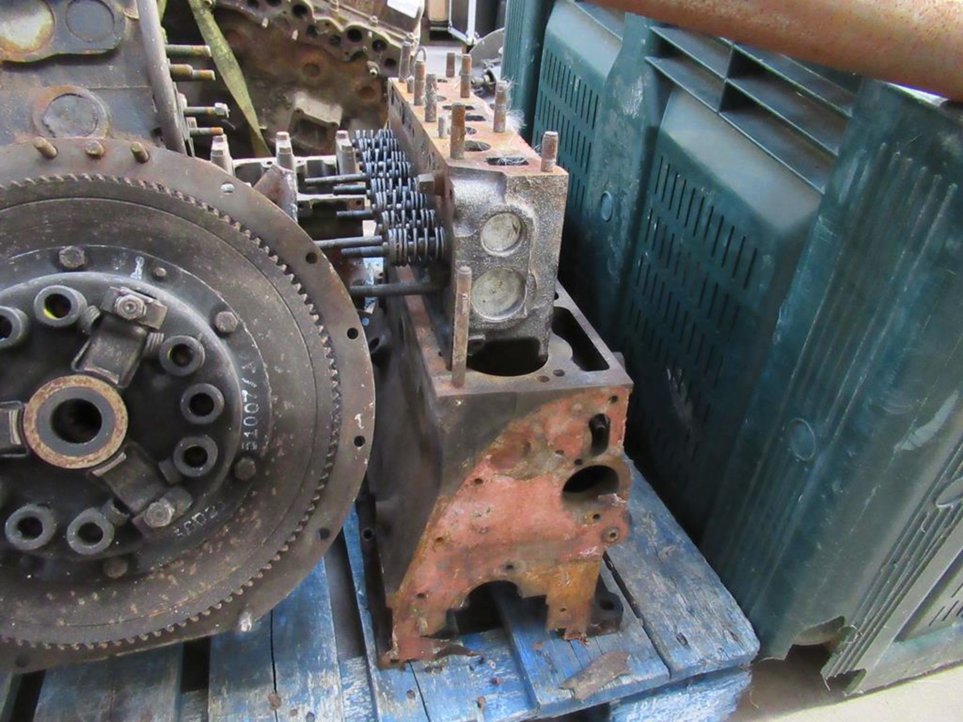 Triumph TR2 body shell/ rolling chassis reg. 200CMX and stripped engine parts - Image 10 of 13