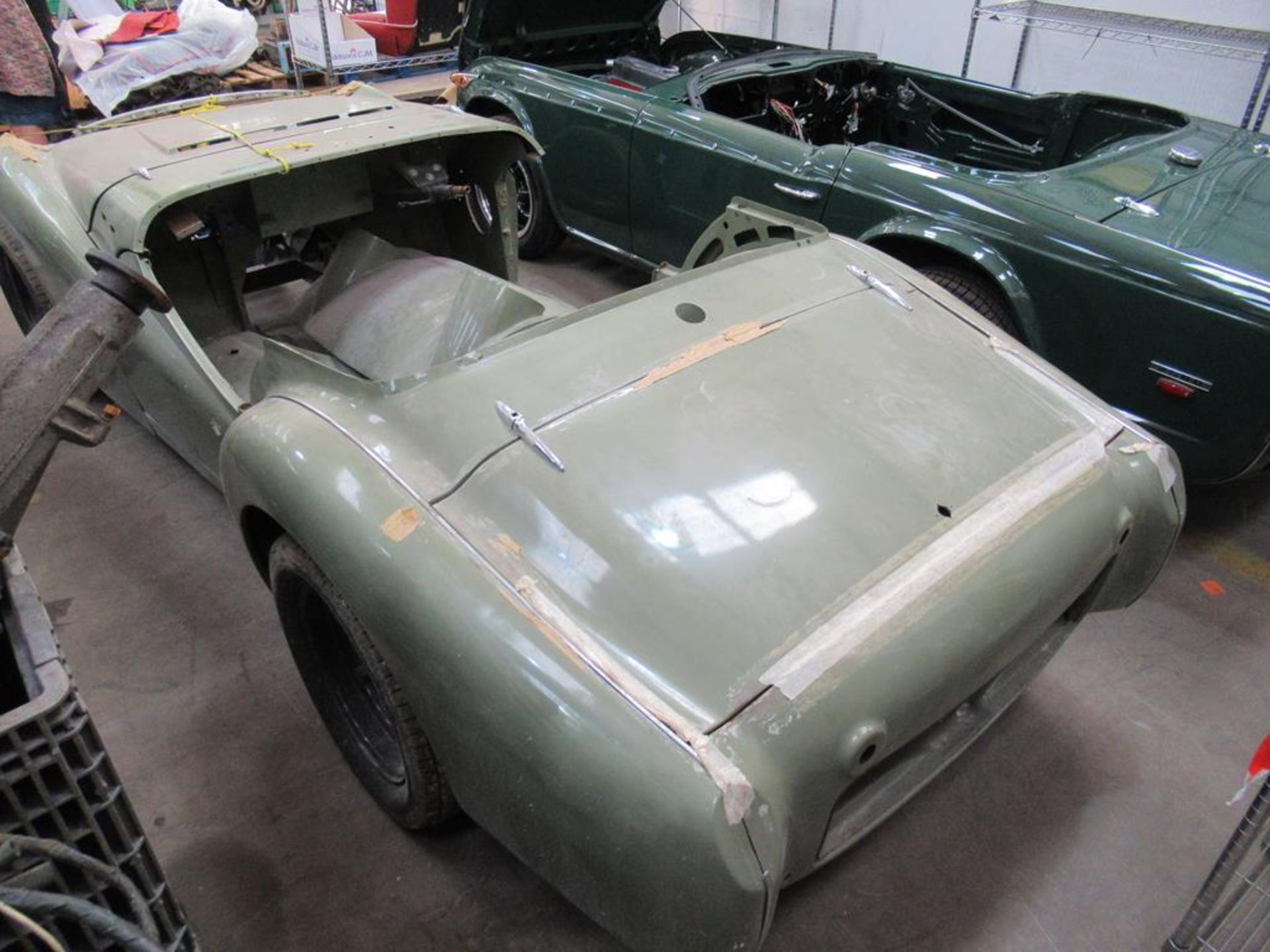 Triumph TR2 body shell/ rolling chassis reg. 200CMX and stripped engine parts - Image 5 of 13