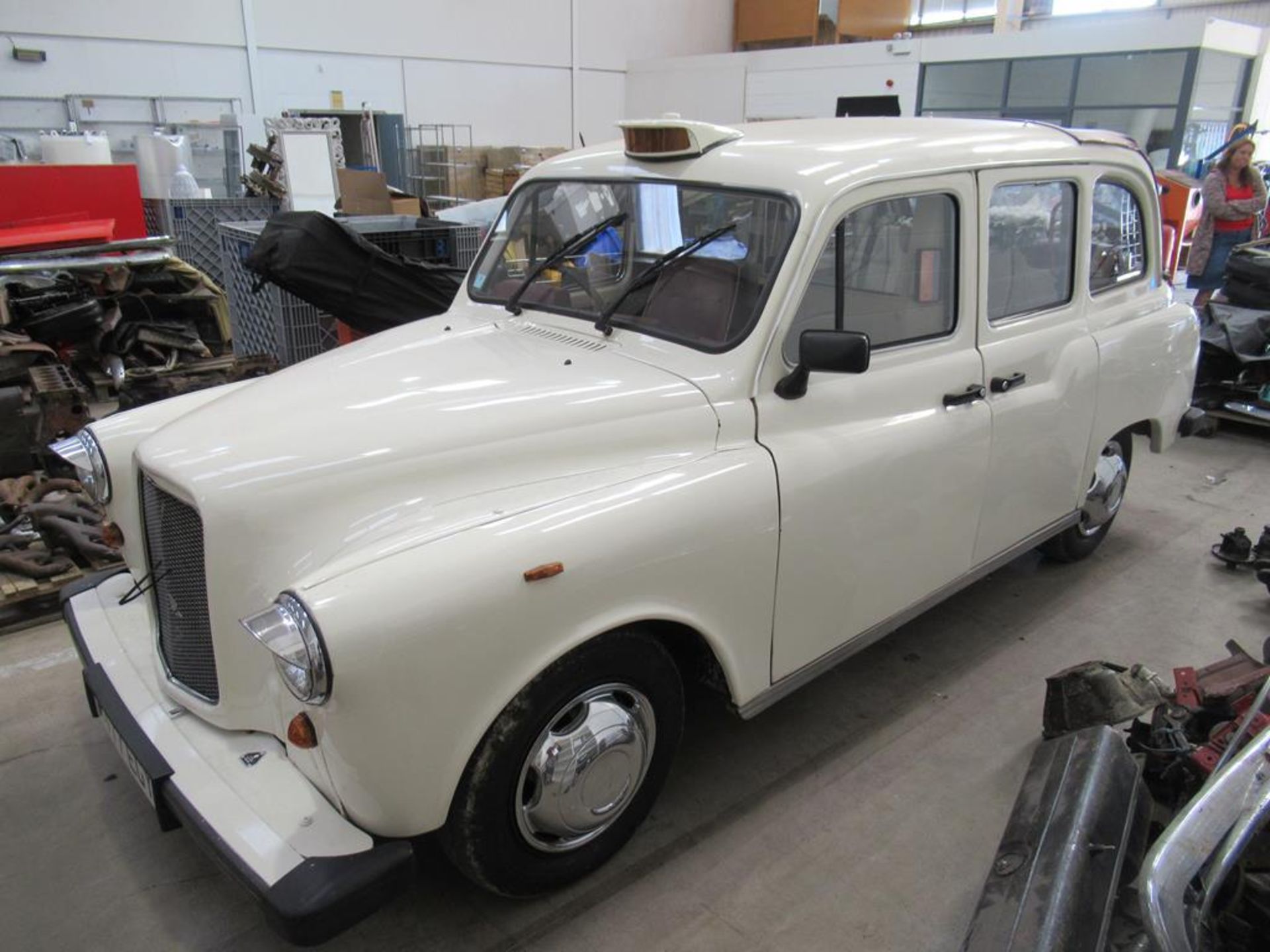 London Taxi 1997 with convertible roof. Reg R477 EGY. C/W V5 - Image 4 of 13