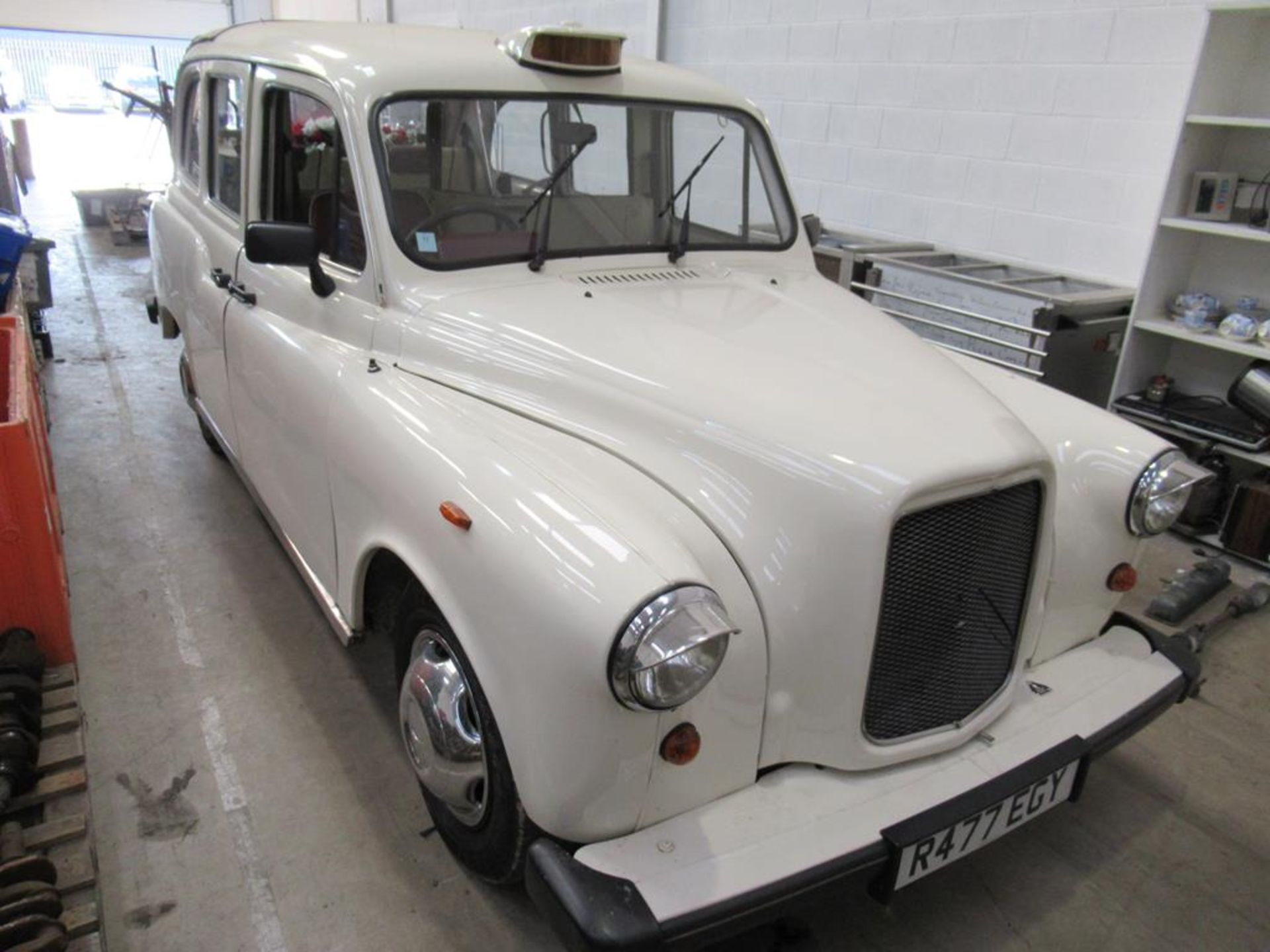 London Taxi 1997 with convertible roof. Reg R477 EGY. C/W V5 - Image 5 of 13