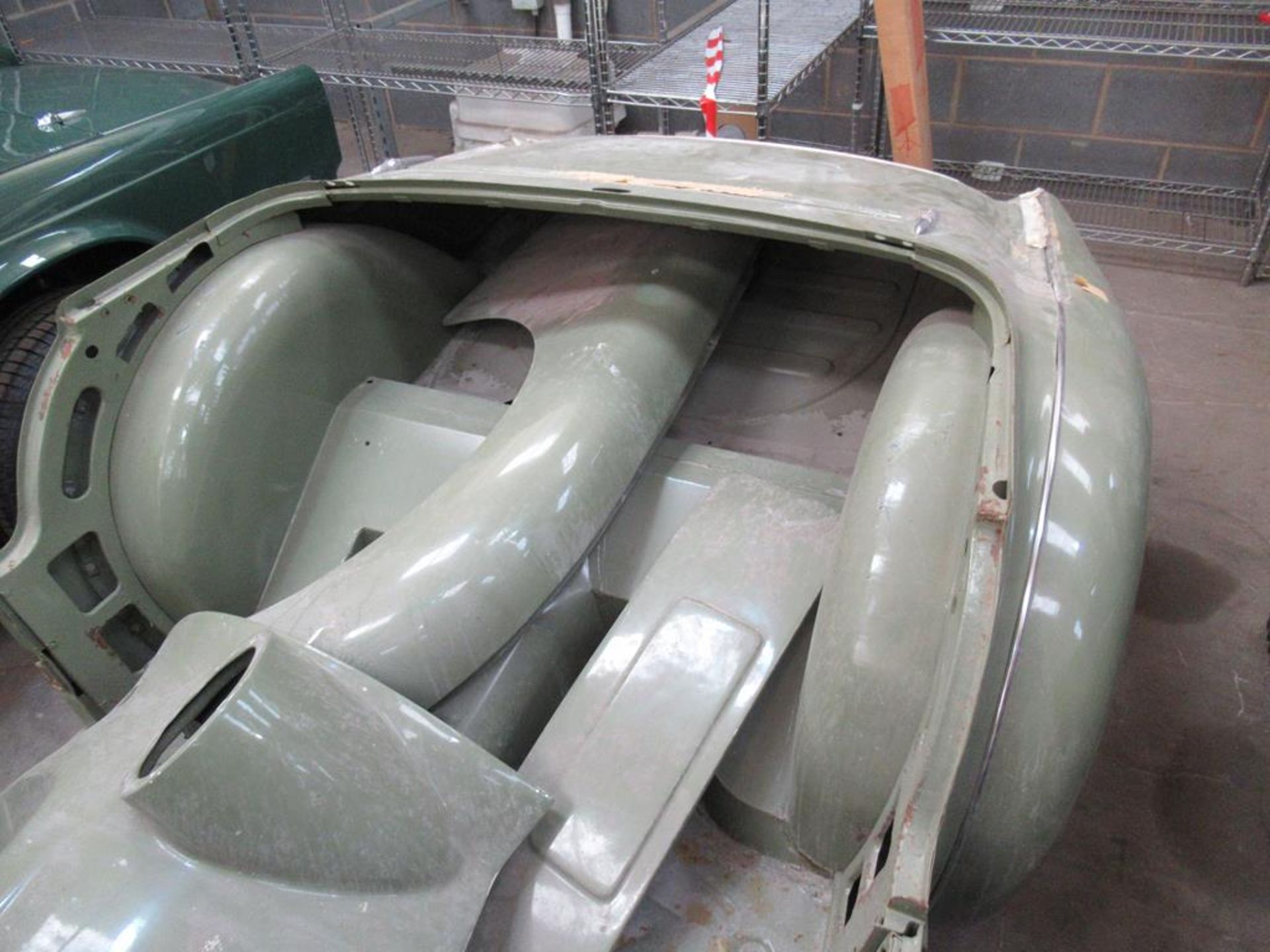 Triumph TR2 body shell/ rolling chassis reg. 200CMX and stripped engine parts - Image 4 of 13