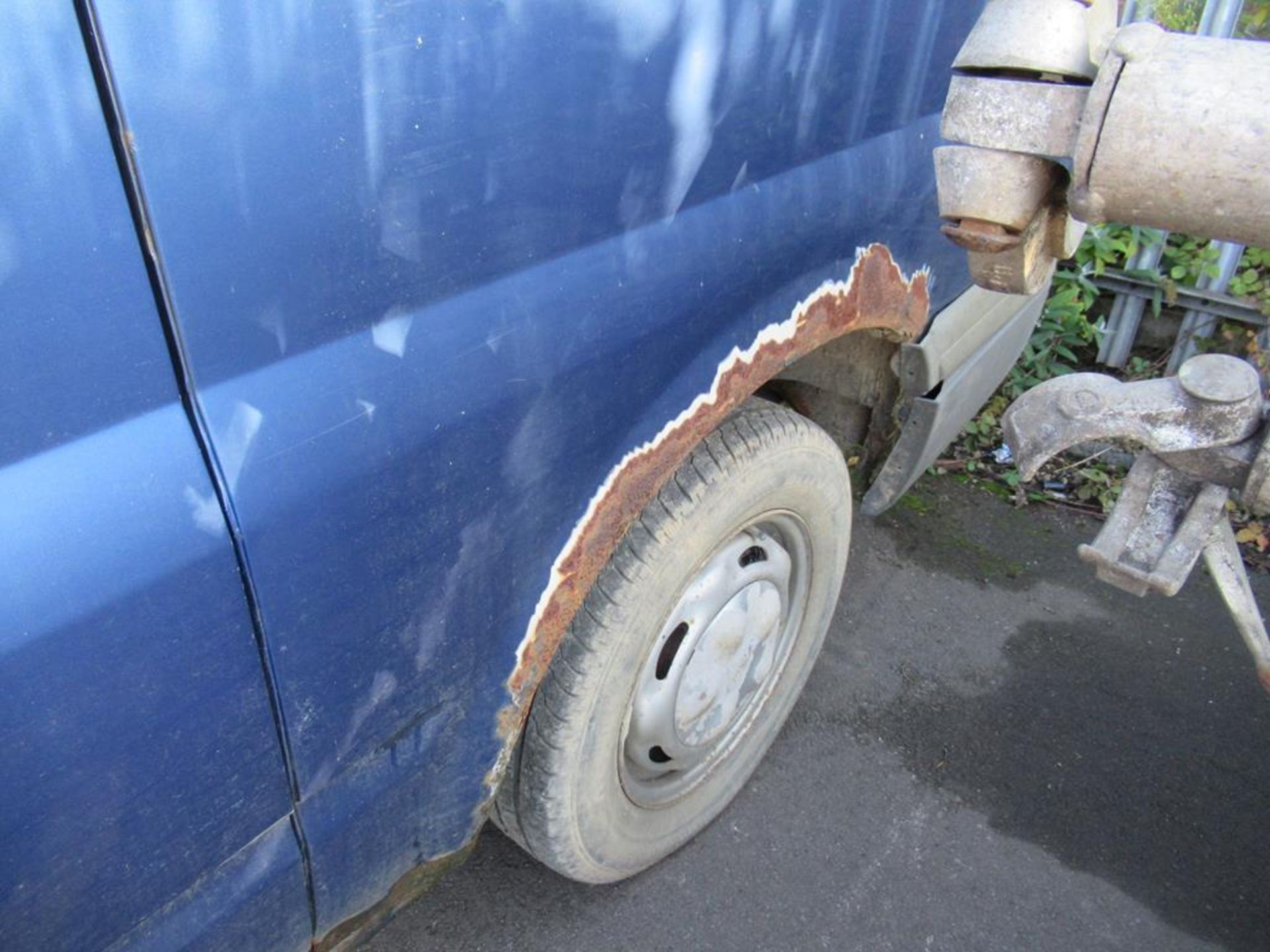 Ford Transit 280 MWBTD Van- engine and gearbox. Non Runner - Image 5 of 9