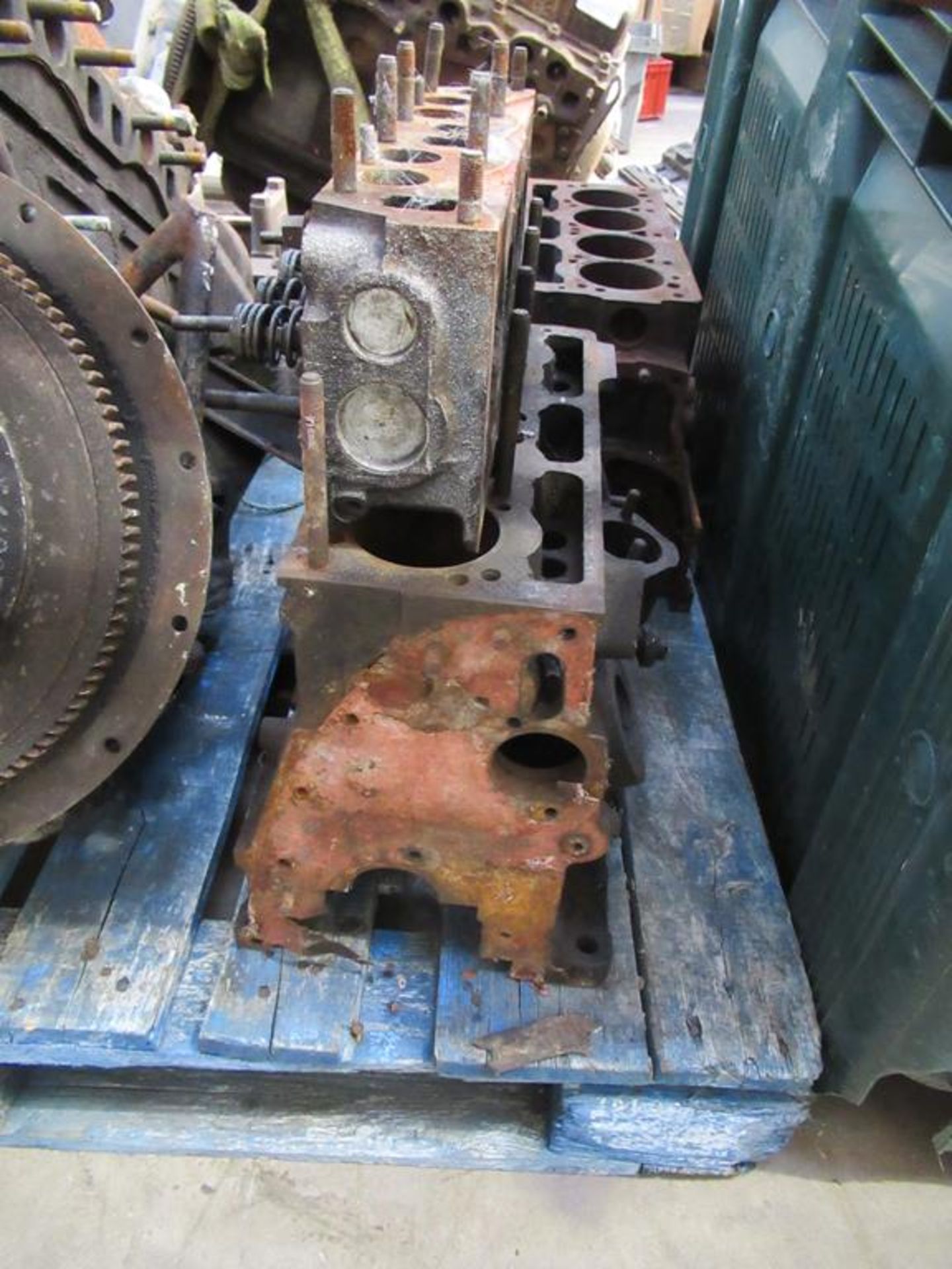 Triumph TR2 body shell/ rolling chassis reg. 200CMX and stripped engine parts - Image 8 of 13