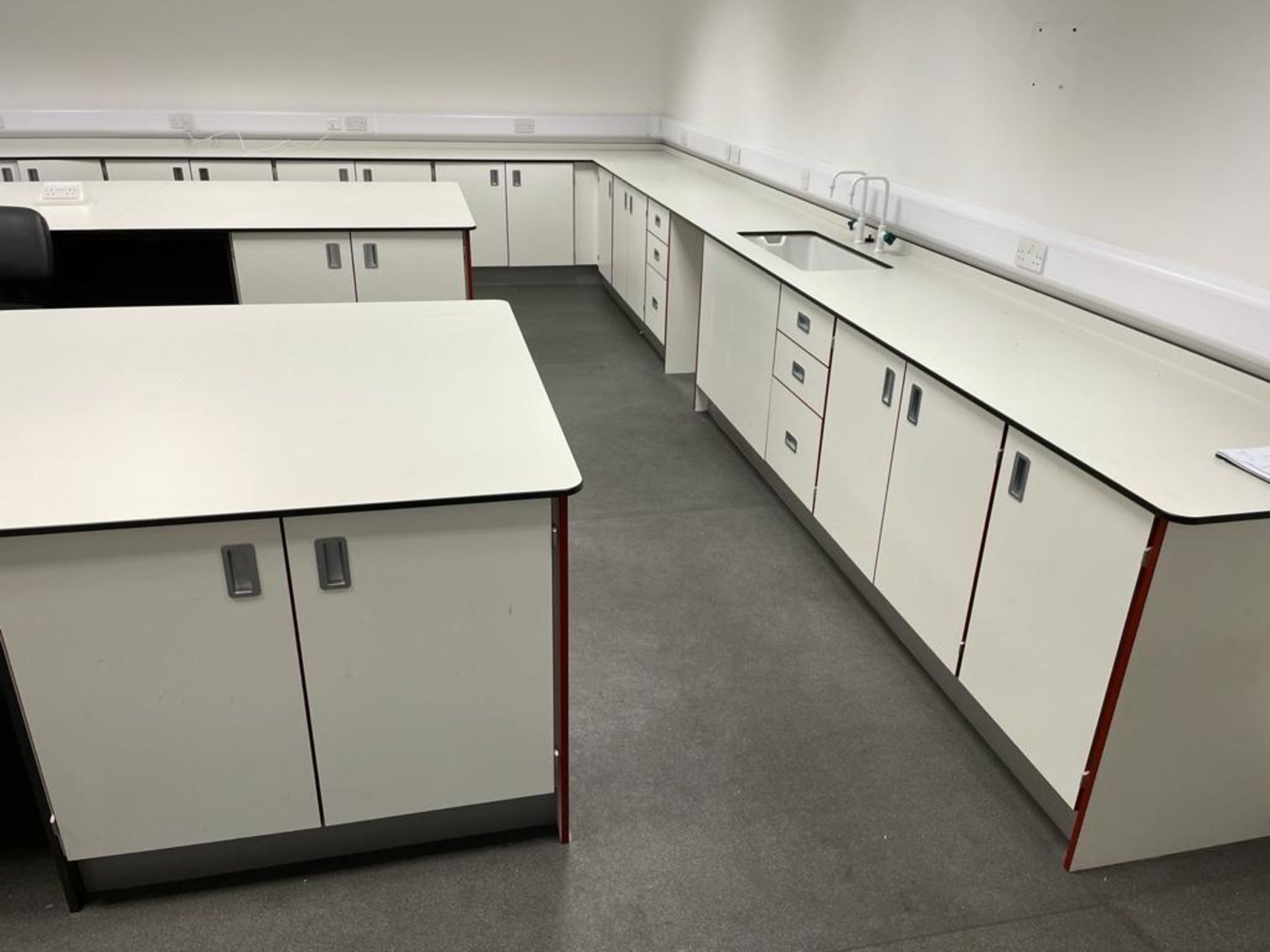 Fitted Laboratory furniture circa 2018. - Image 9 of 9