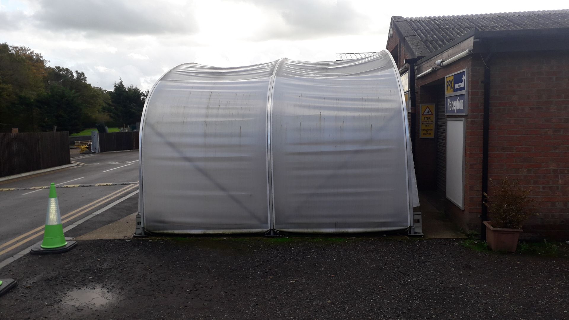 Free Standing Curved Carport, Approximately 6m x 3m - Image 4 of 6