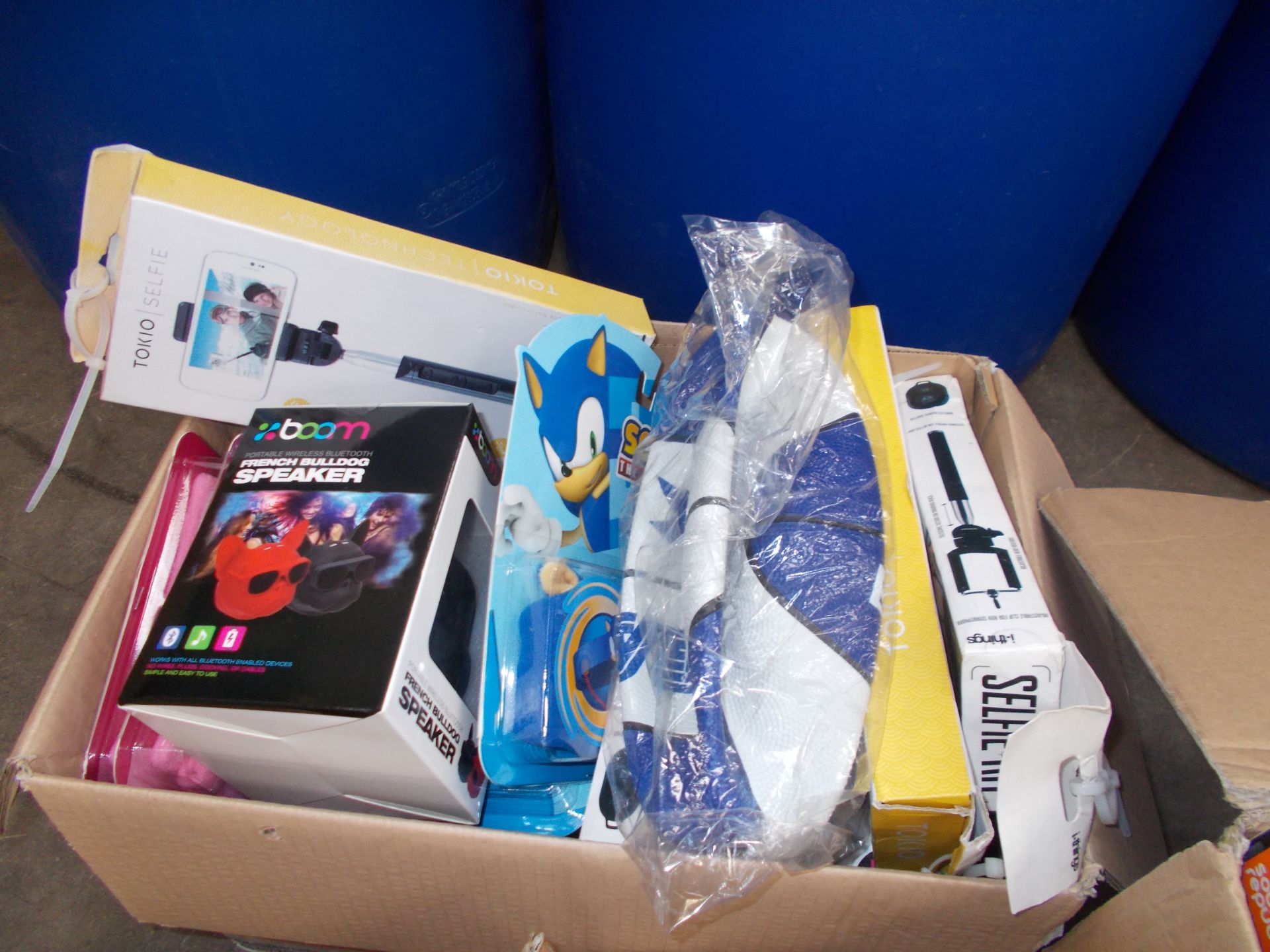 7 x Boxes of assorted electronics equipment, to include: Sound Republik wireless headphones, - Image 5 of 5