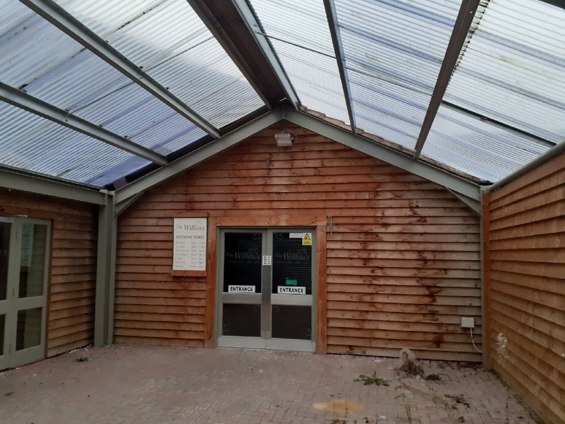 Celsa Galvanised Portal Framed Shed with Galvanised Manual Roller Shutter Door. - Image 2 of 12