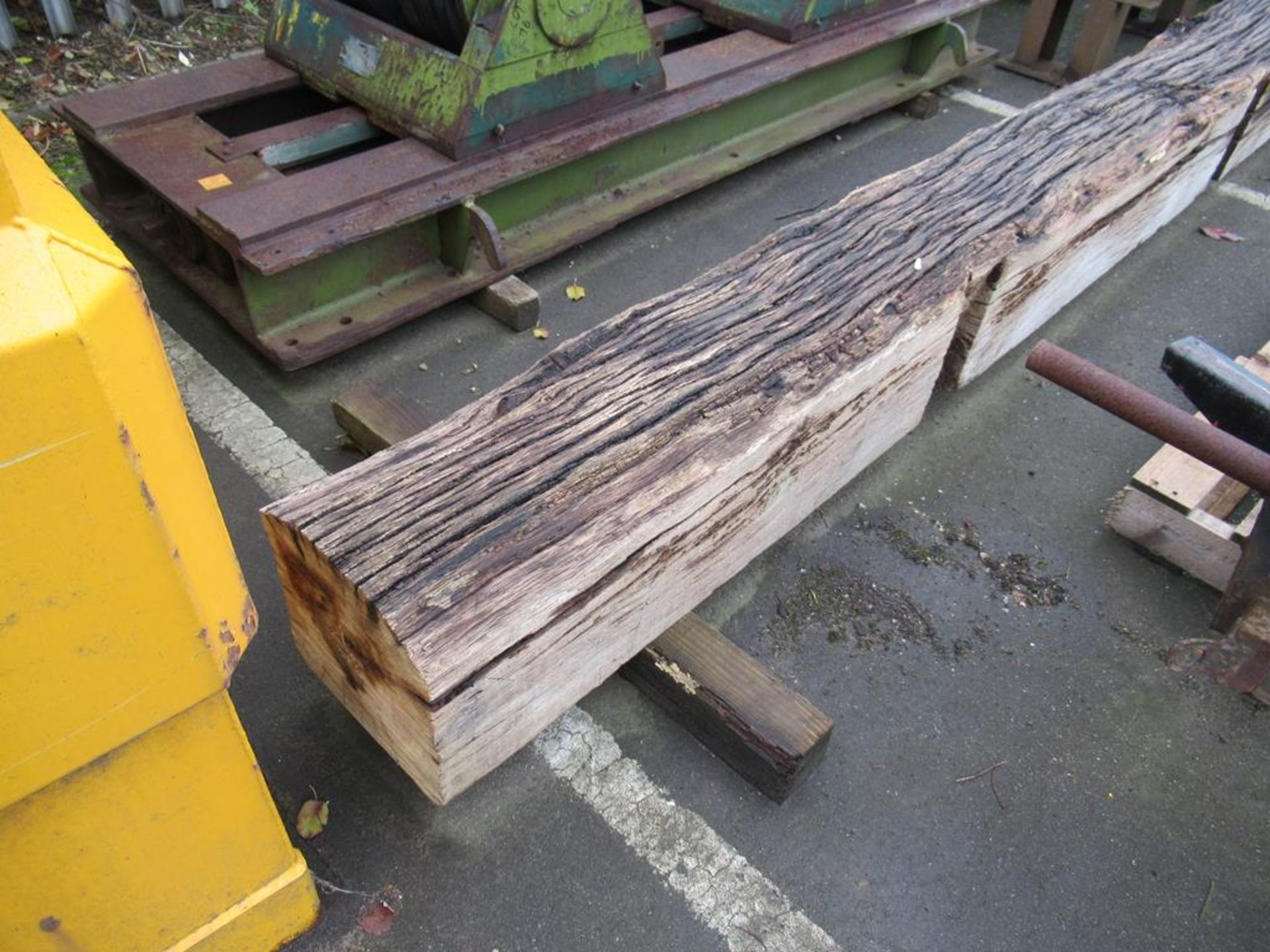 Old Solid Oak Beam APPROX dims: 4750 x 320 x 280mm - Image 2 of 4