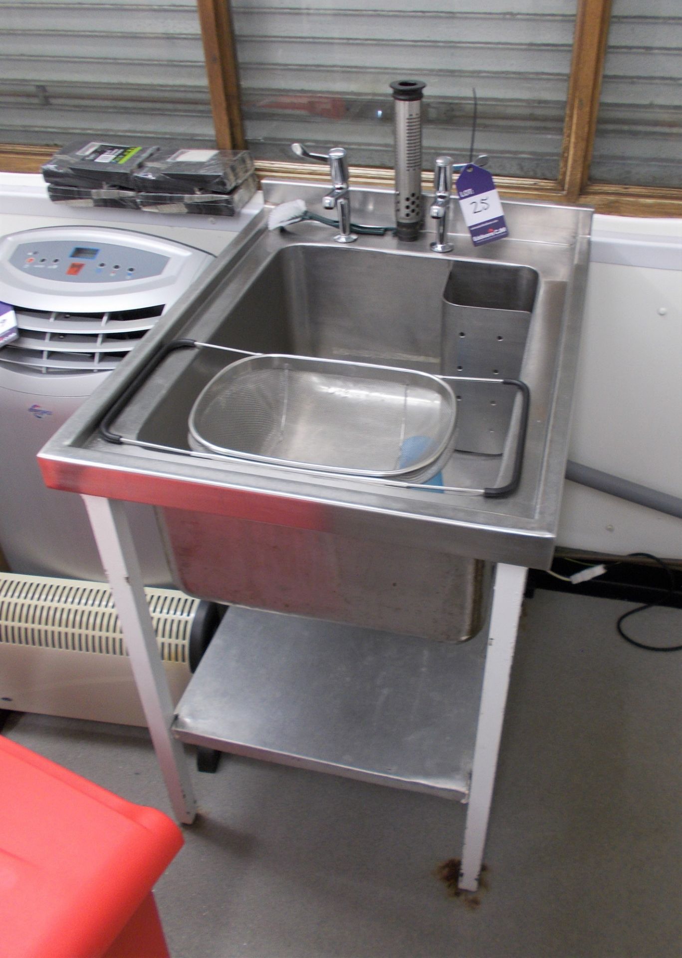 Stainless steel sink. Dimensions: H: 3ft, x W: 2ft, x D: 2ft 10. *Please note, it is the