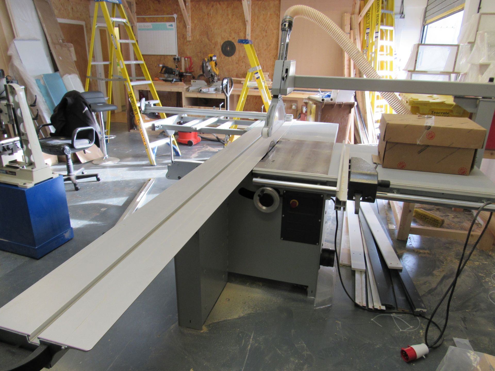 Felder K540S Sliding Table Saw, with scribe, tilt arbour, 5.5KW, 3 Phase, Serial Number 442.07.039. - Image 4 of 10