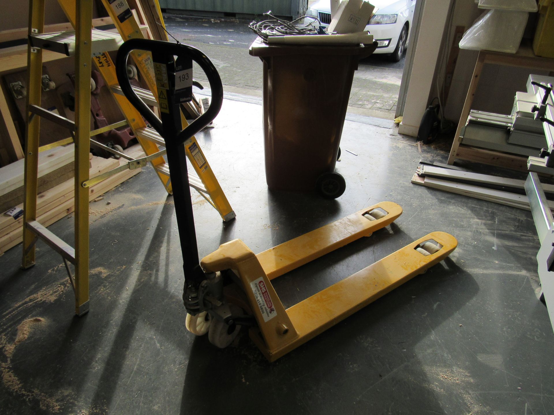 SHS Handling 2500kg Hand Pallet Truck - Image 2 of 2