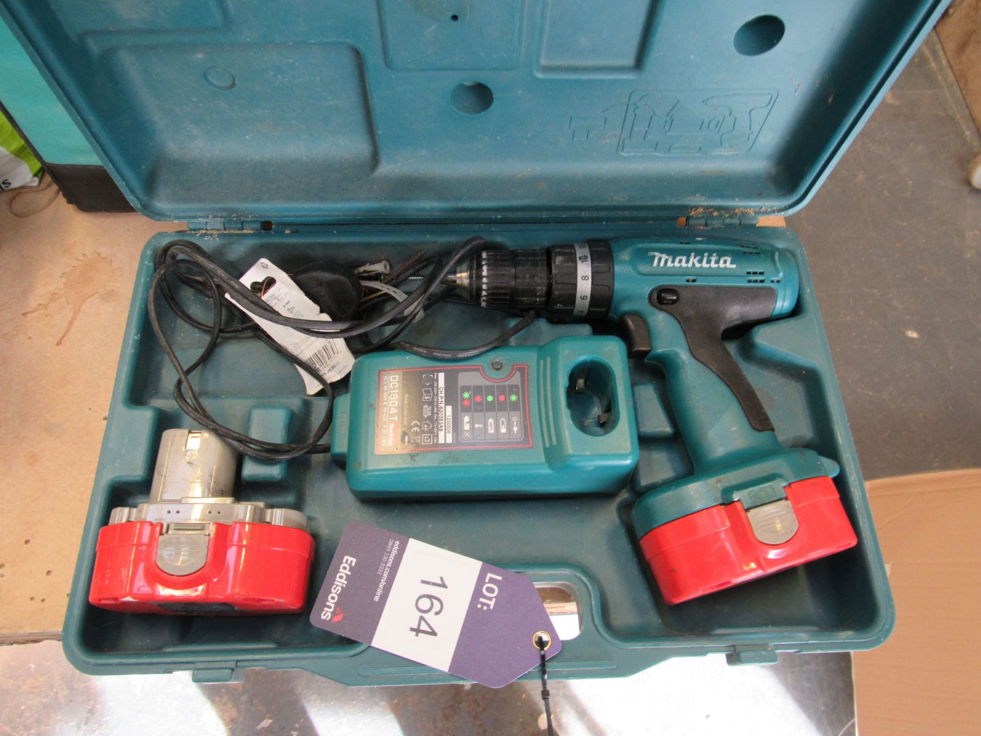 Makita 8390D 18v Cordless Drill 13mm, with 2 Batteries and Charger with case - Image 2 of 3