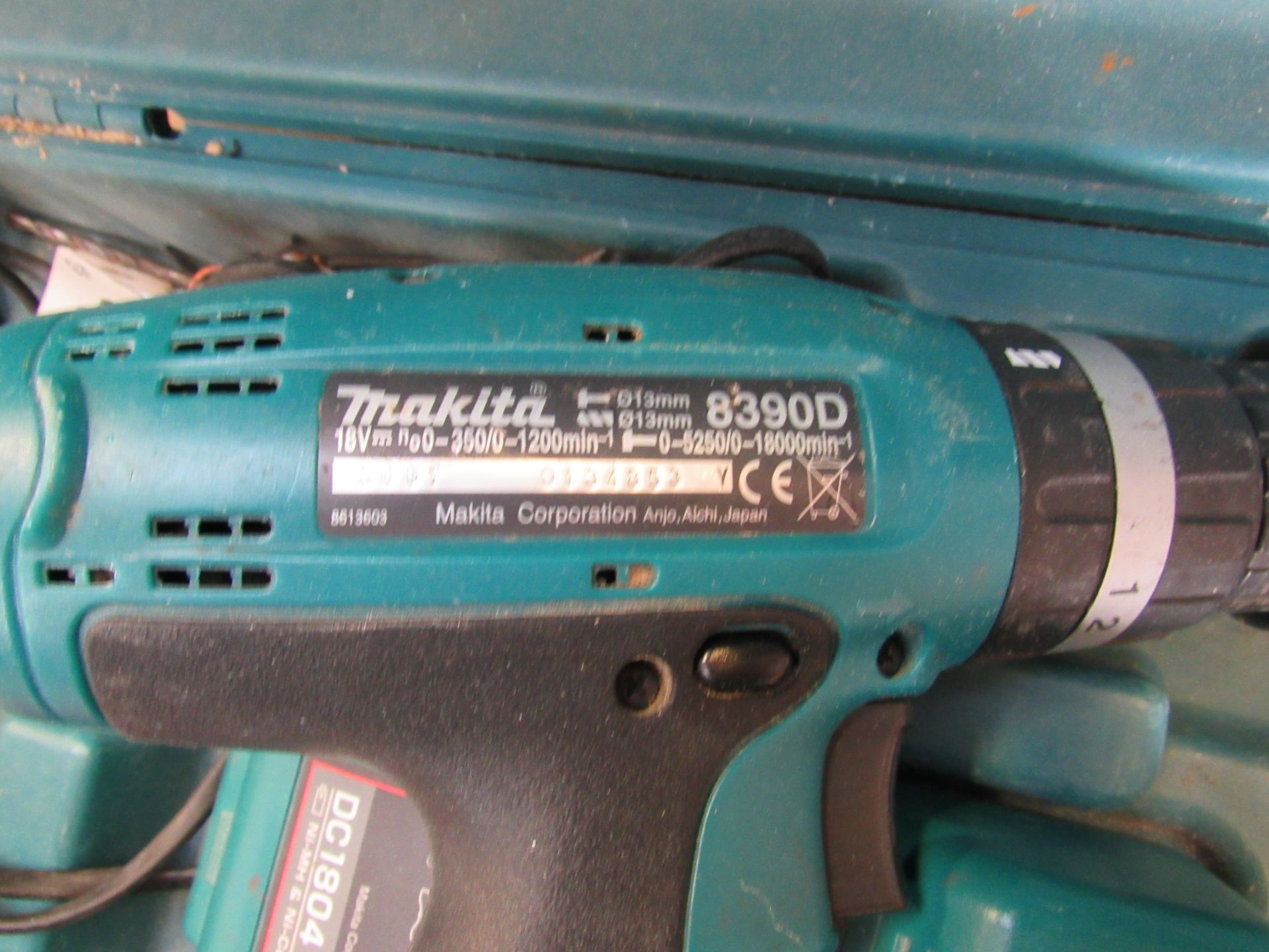 Makita 8390D 18v Cordless Drill 13mm, with 2 Batteries and Charger with case - Image 3 of 3